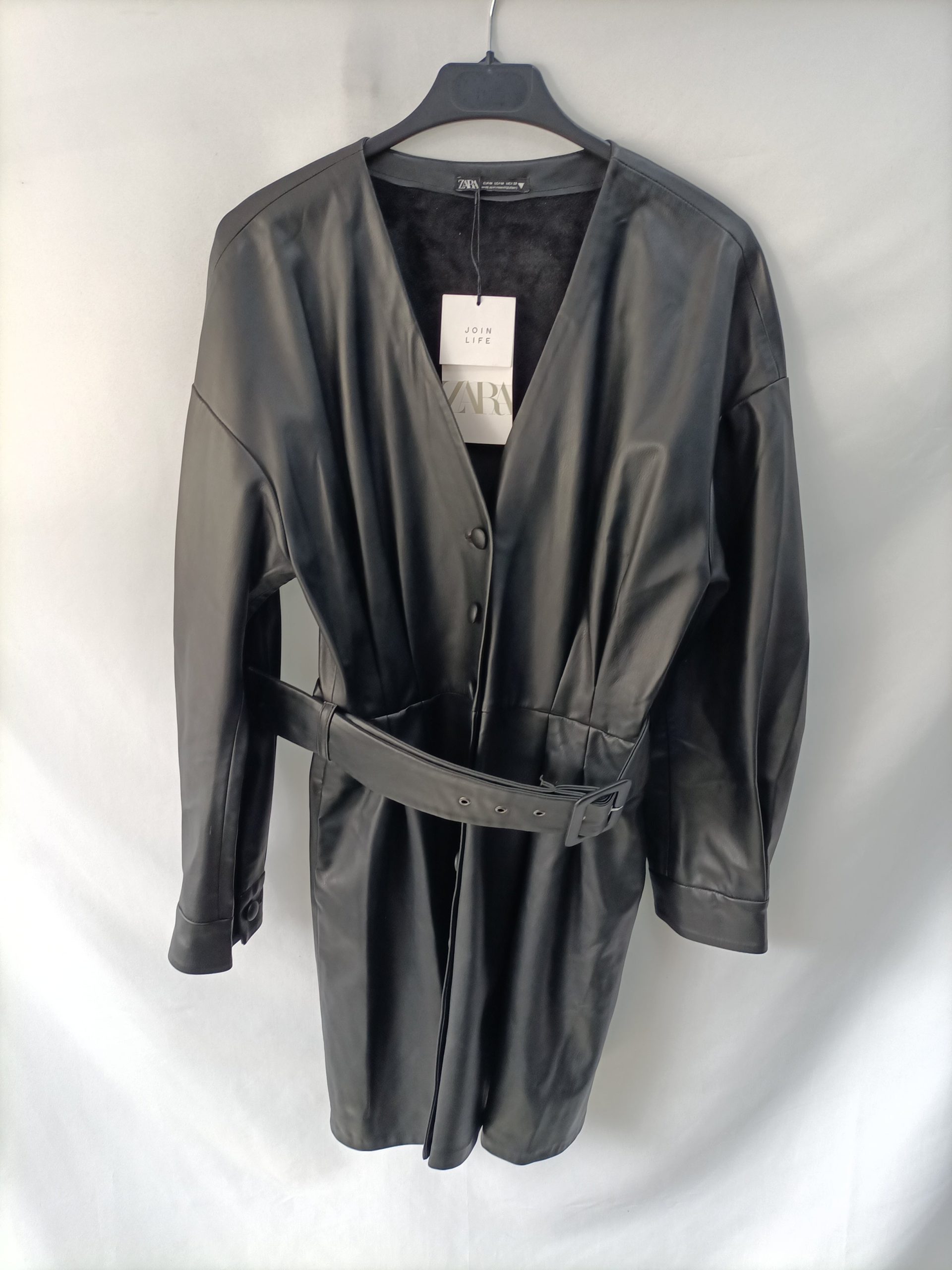 ZARA.Vestido negro efecto piel T.m