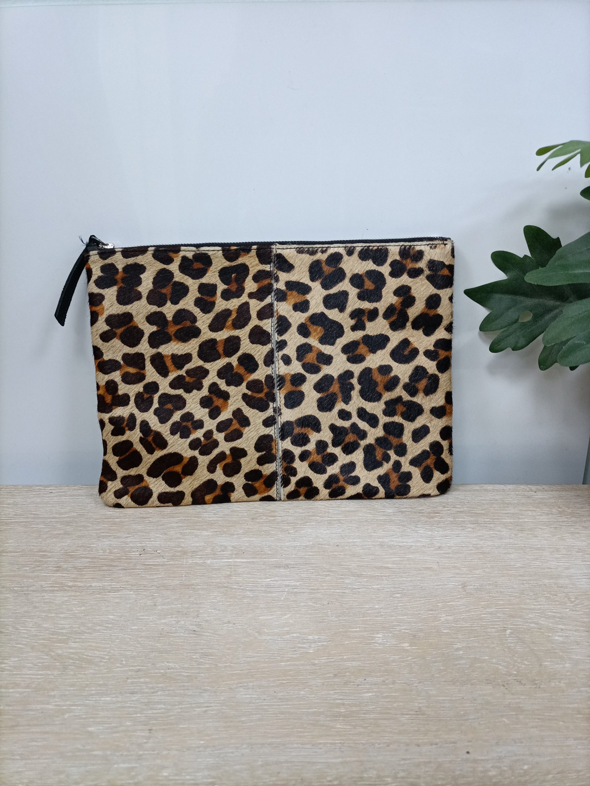 PULL&BEAR. Cartera piel animal print