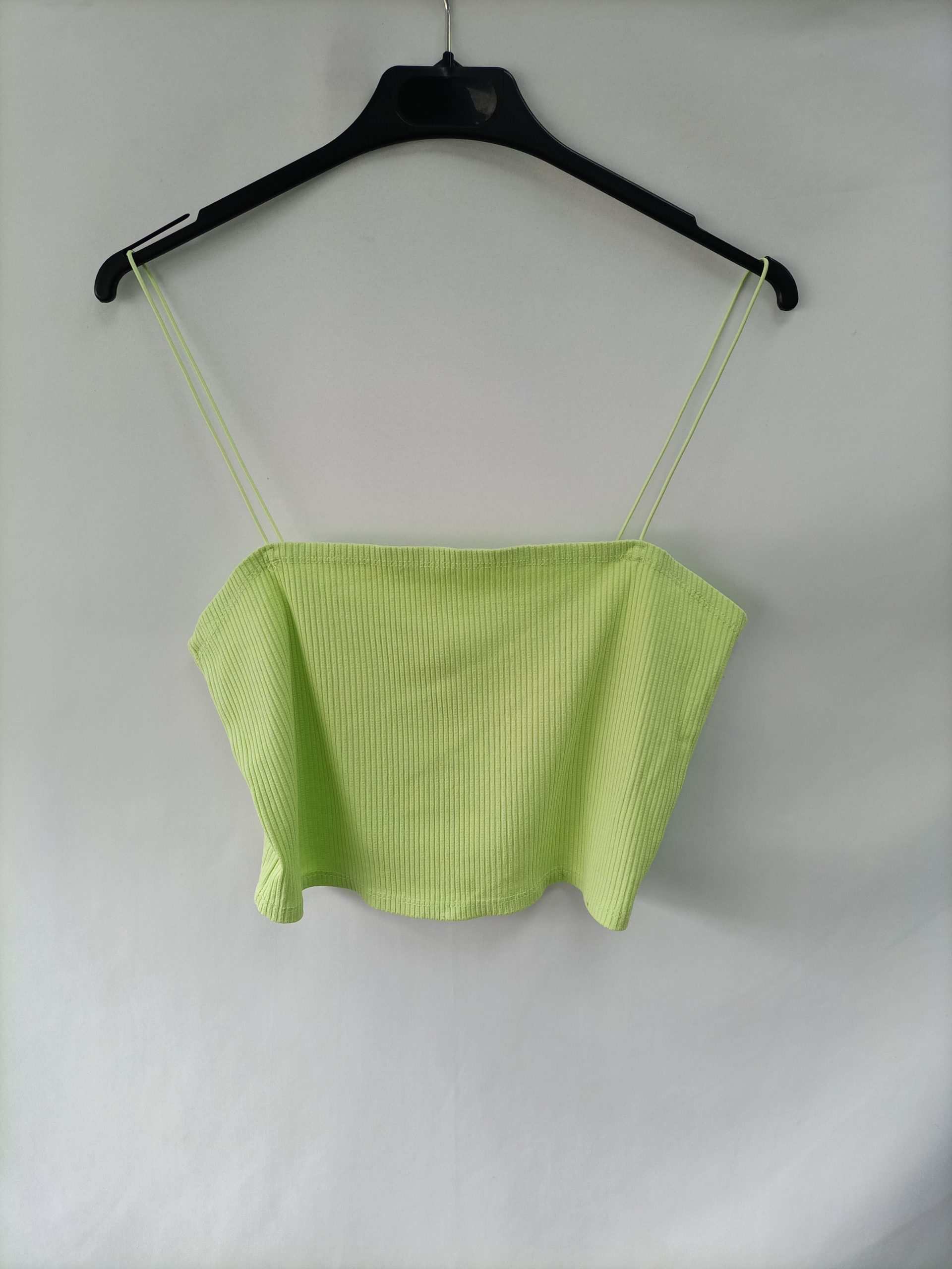 H&M. Top verde canalé T.L