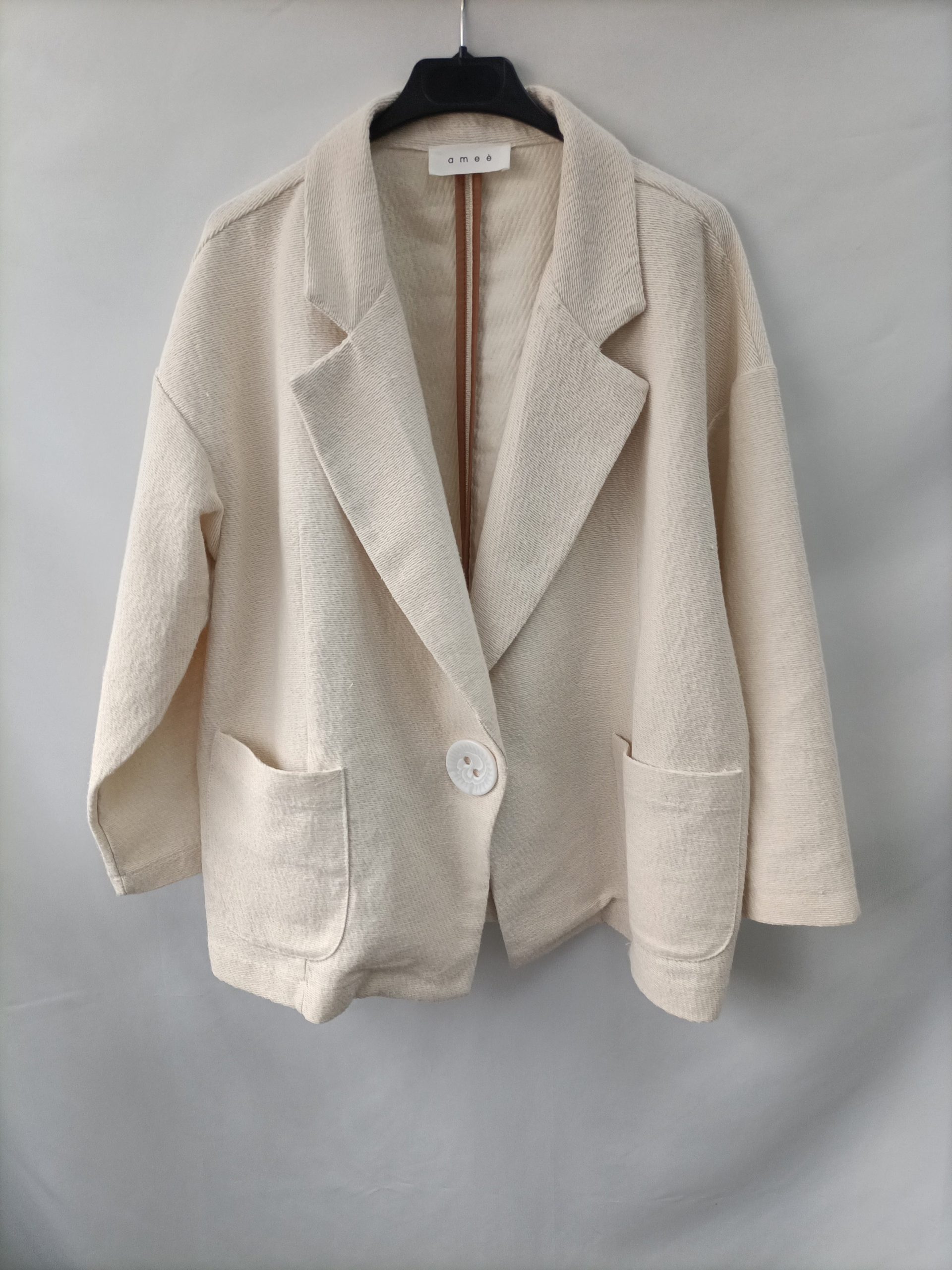 AMEÉ. Blazer beigr algodón T.32