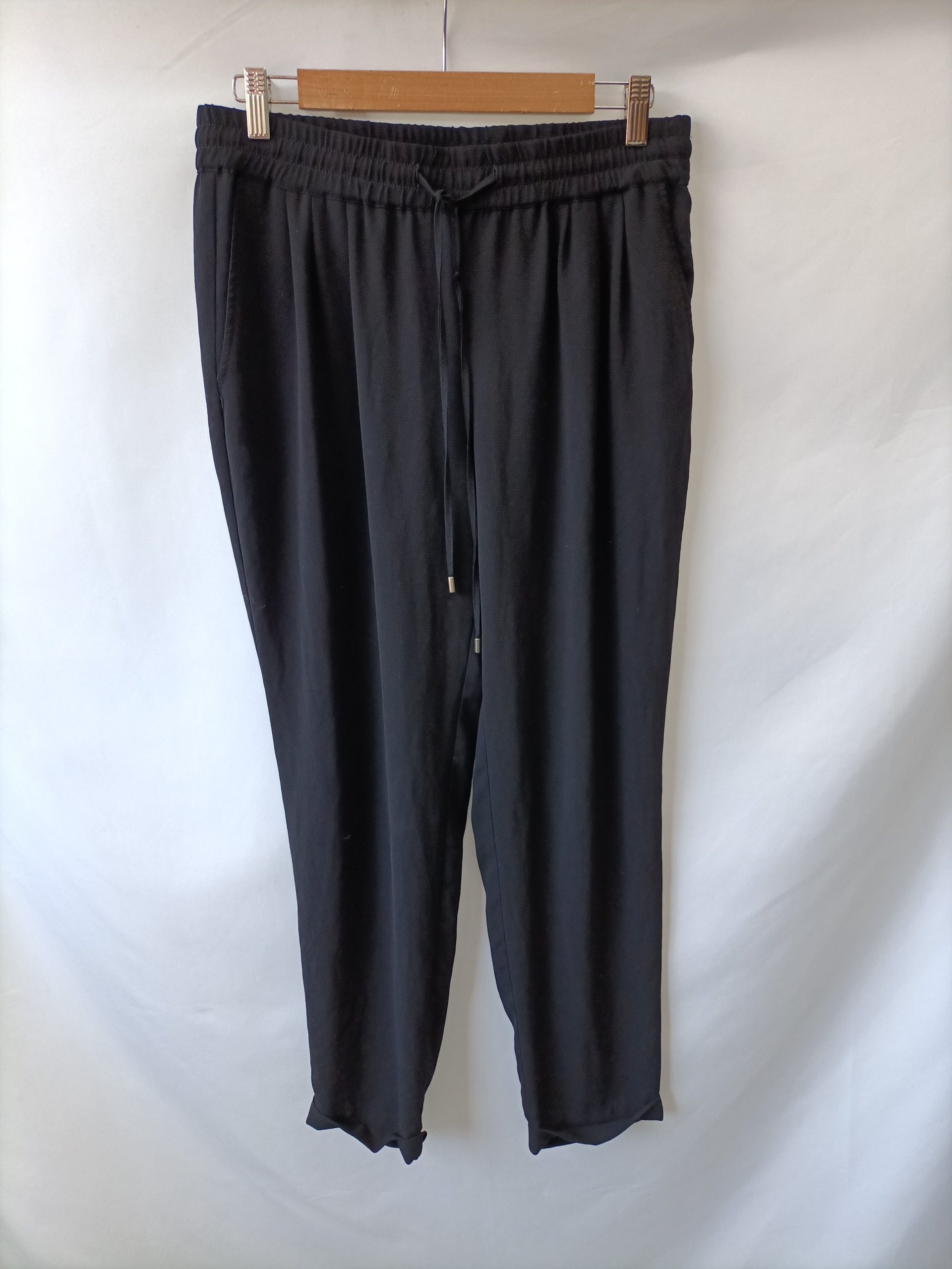 ZARA. Pantalon fluido negro T.m