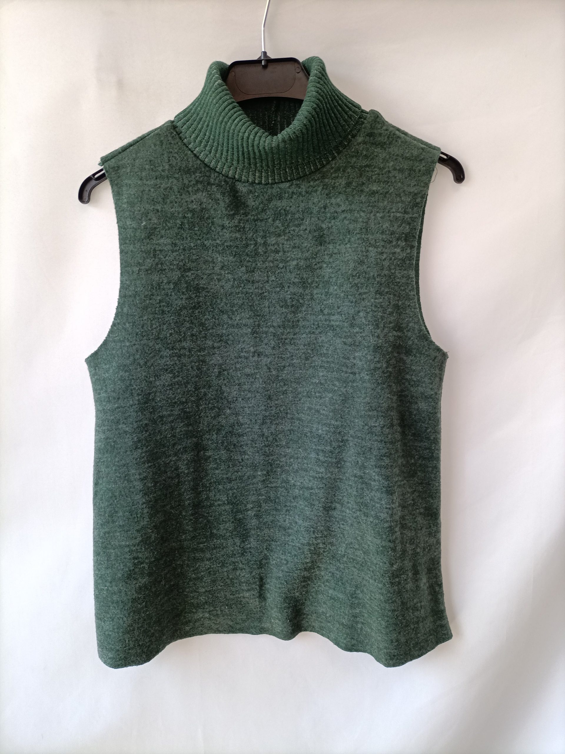 ZARA. Top verde punto T.s