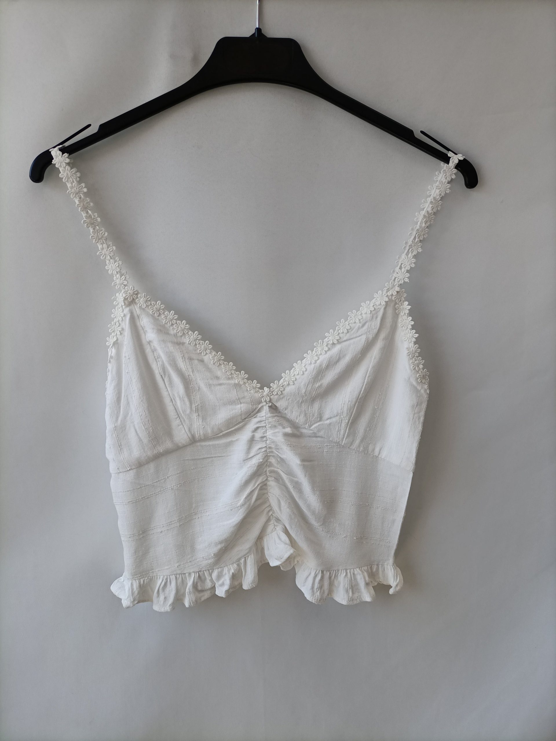 ZARA. Croptop blanco flores T.s