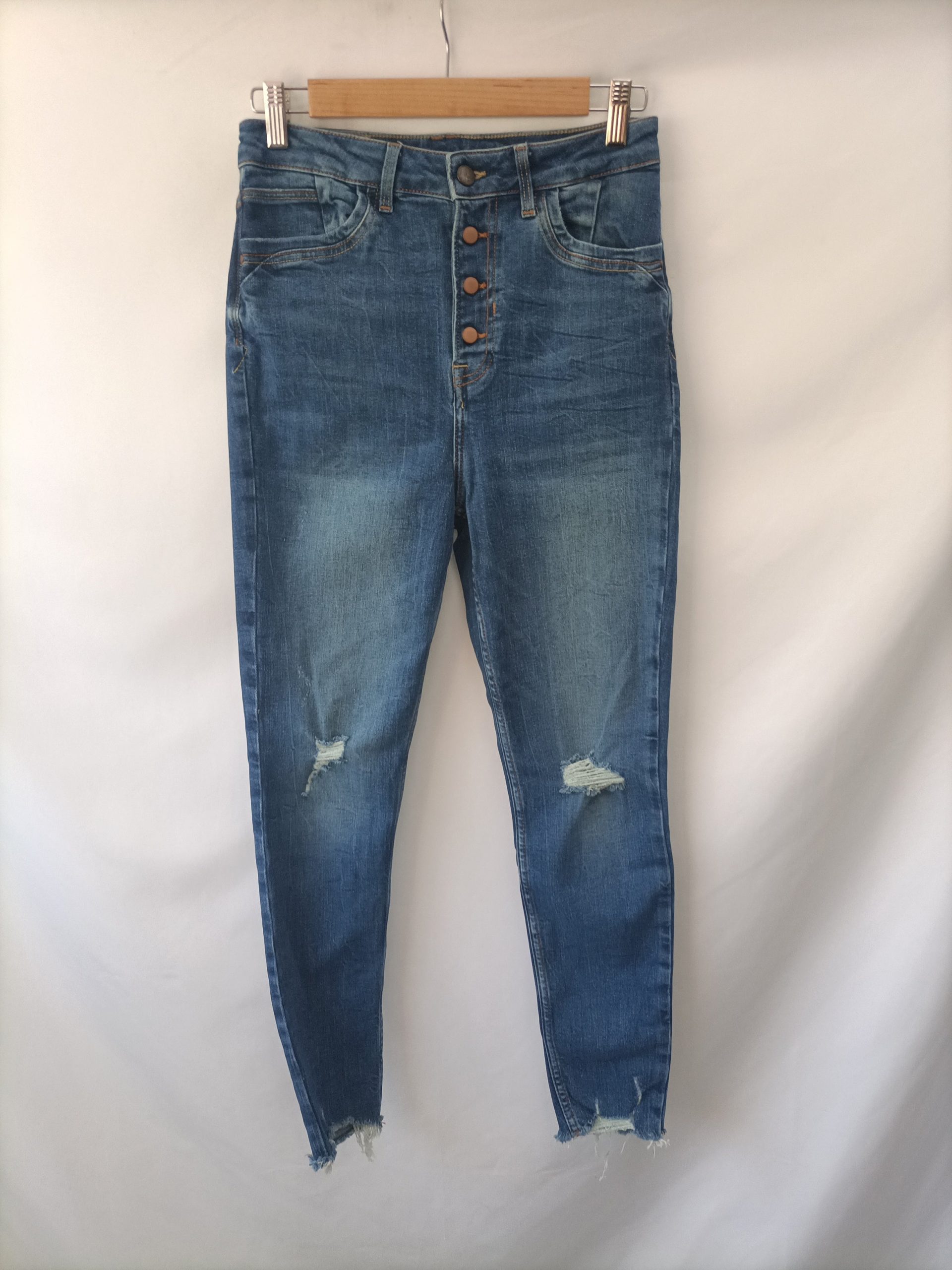 ZARA. Pantalón vaquero botones T.38