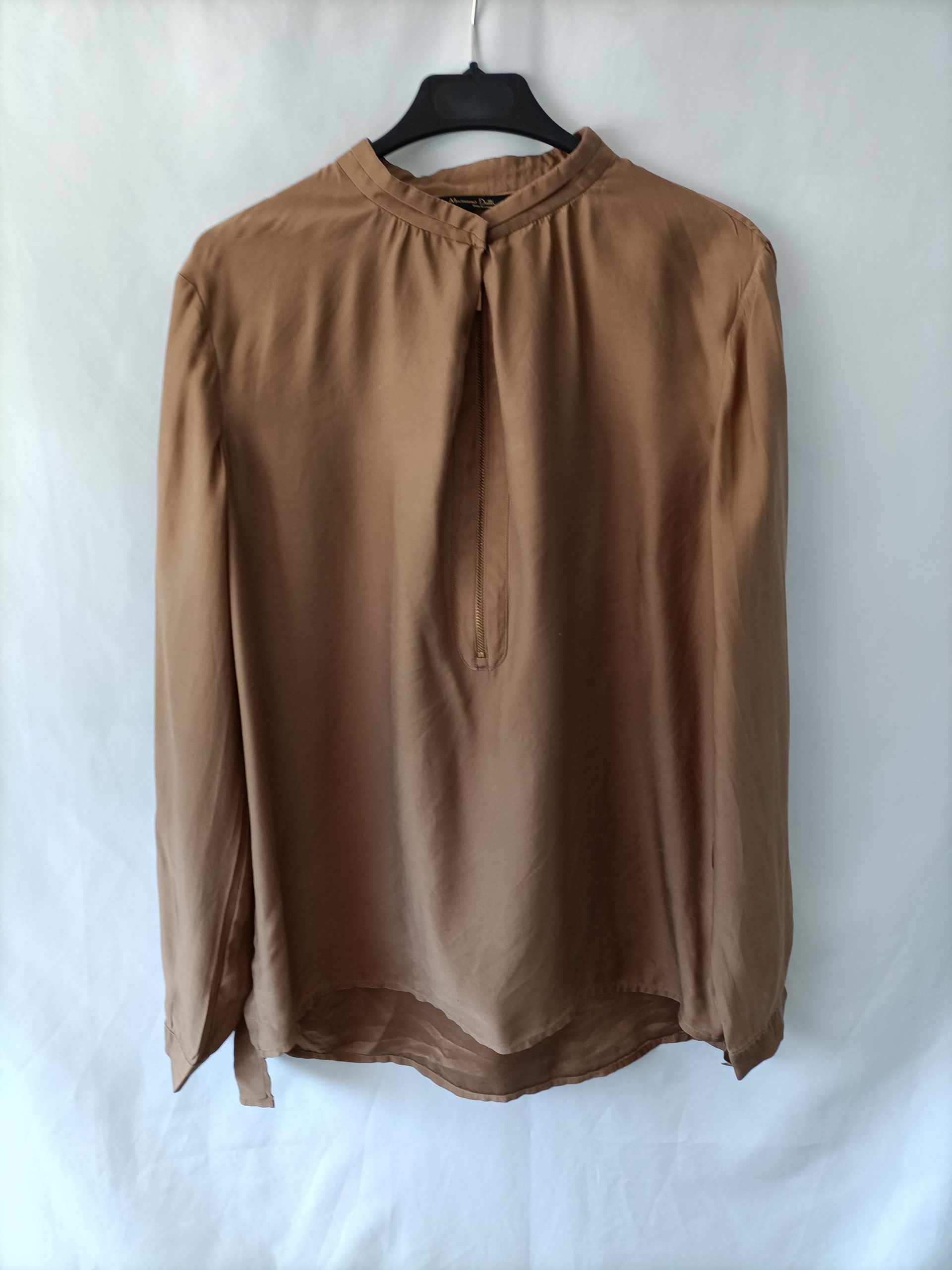 MarketMASSIMO DUTTI. Blusa beige seda T.44