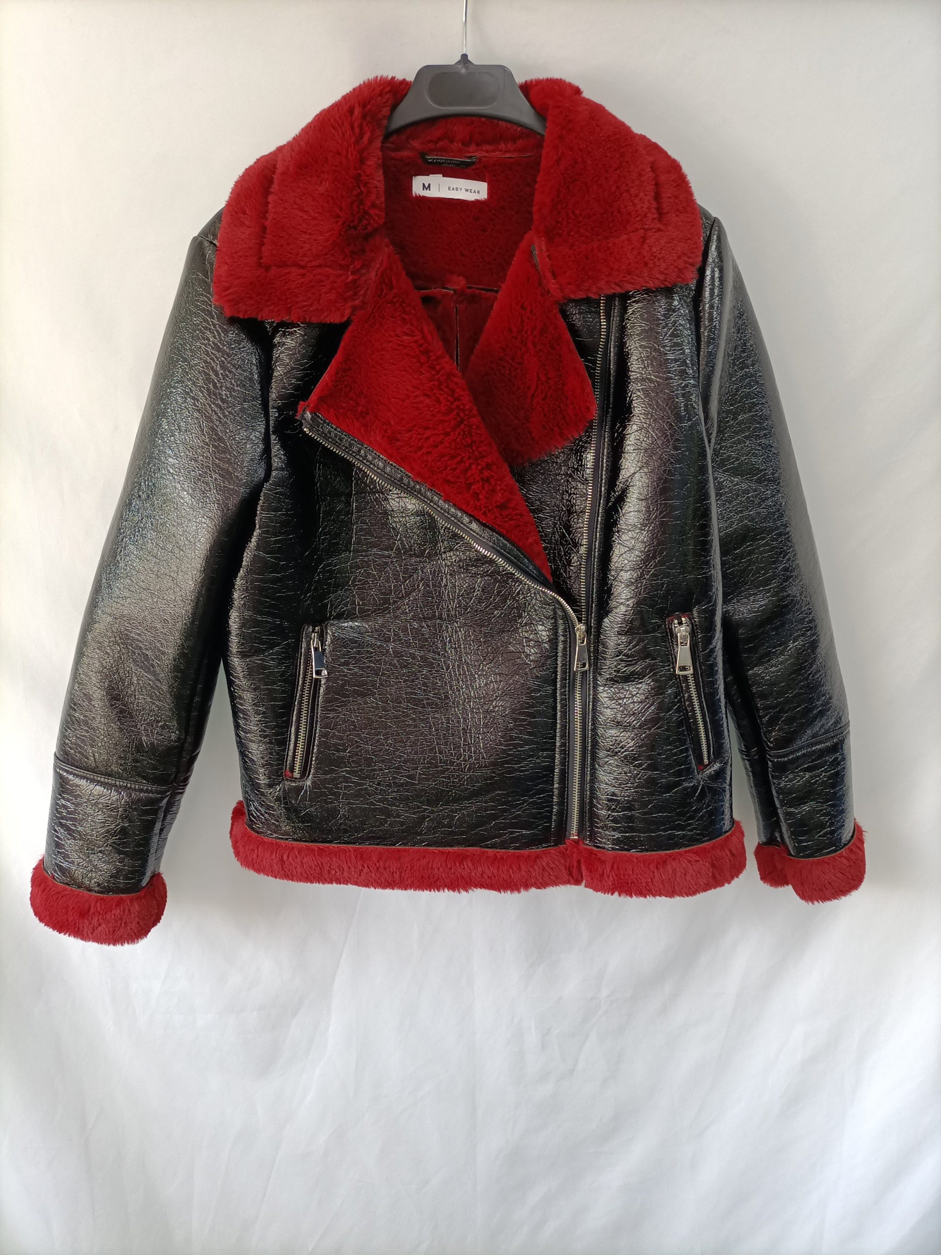 EASY WEAR. Biker negra vinilo T.m