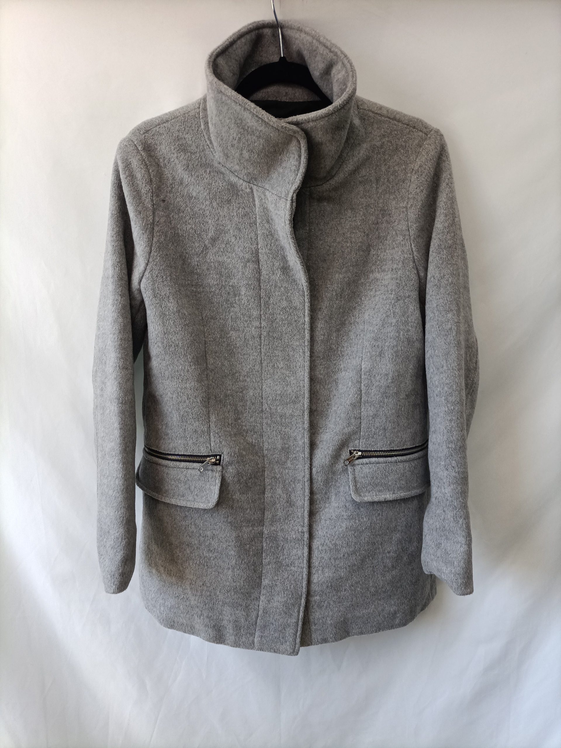 BERSHKA. Abrigo gris paño T.m