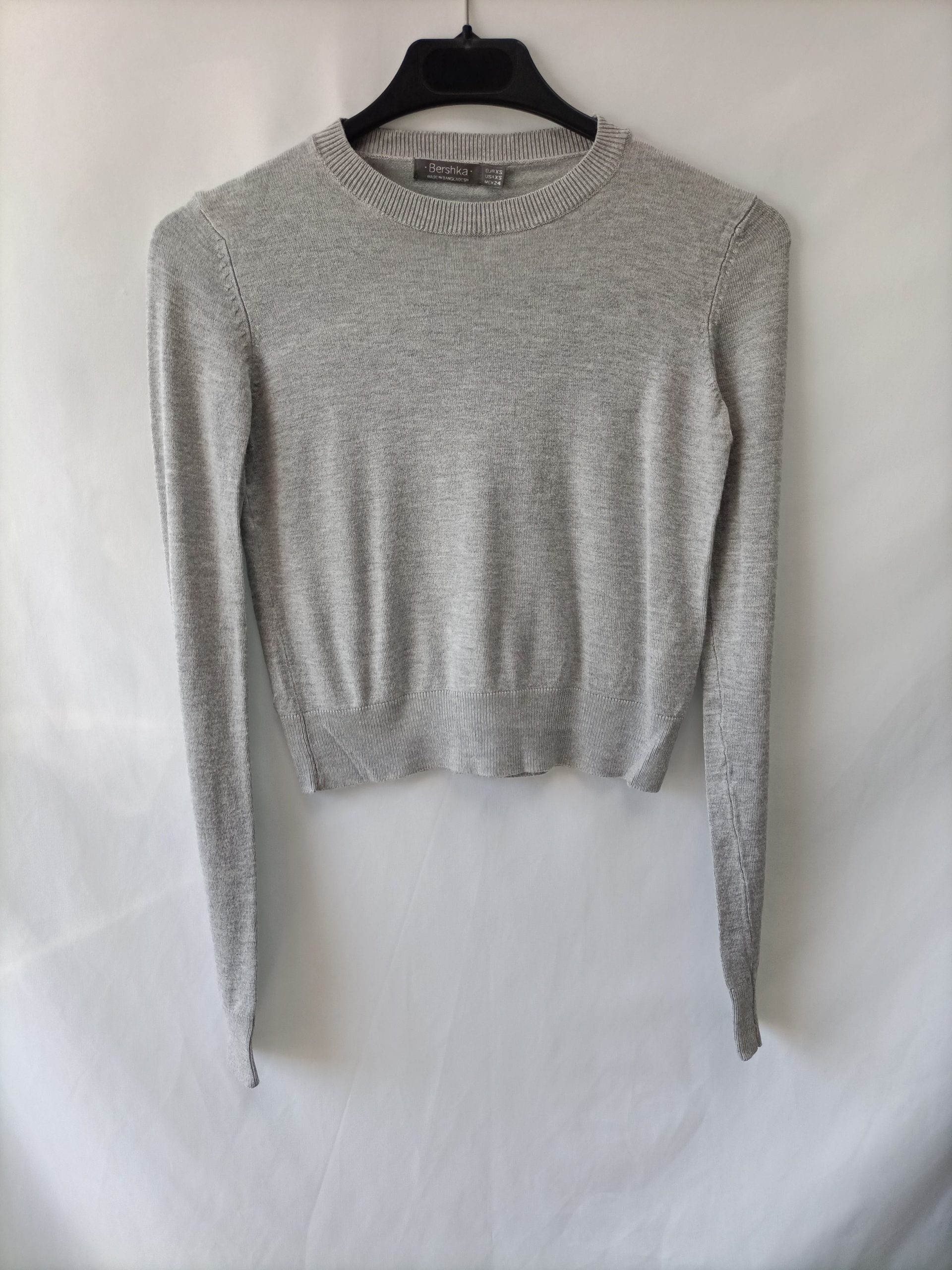 BERSHKA. Jersey cortito gris T.s