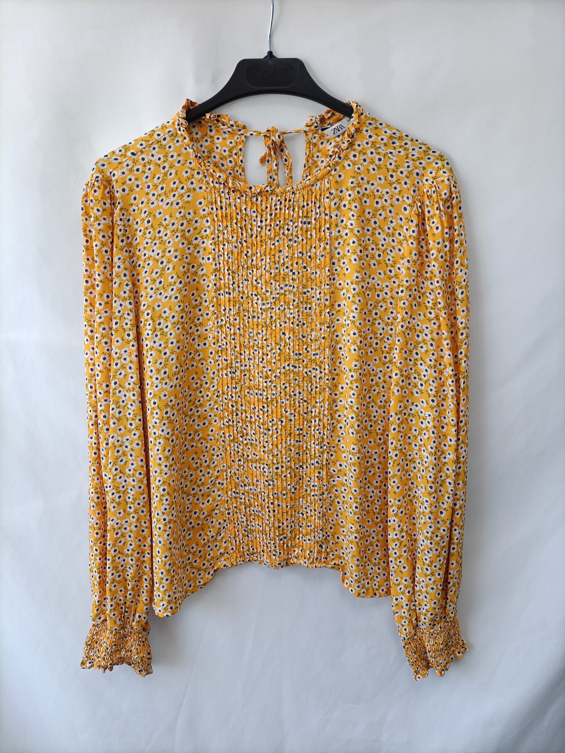ZARA. Blusa amarilla flores T.m