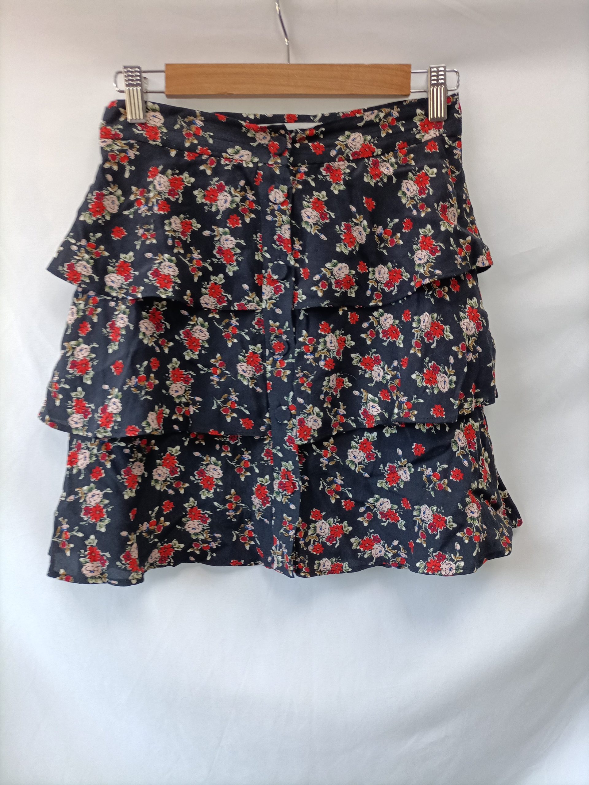 ZARA. Falda volantes y flores T.s