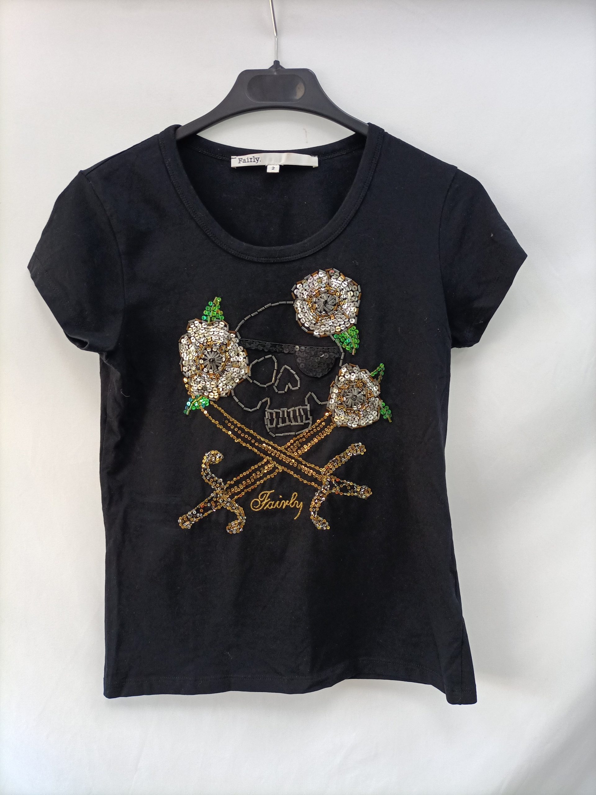 FAIRLY. Camiseta negra calavera T (2).s