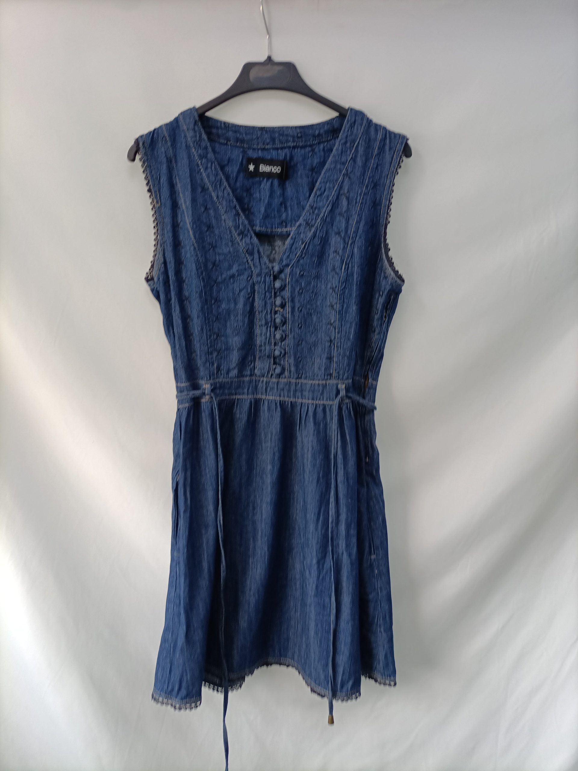 BLANCO.Vestido vaquero bordado T.s