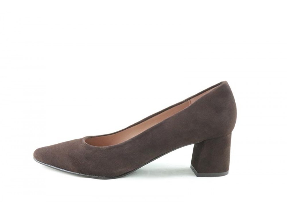 Salón de ante marrón con tacón bajo y flexible Joni