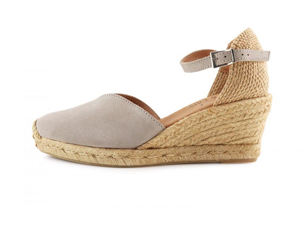 Alpargata en ante niquel con cuña de esparto y hebilla Pepa & Cris