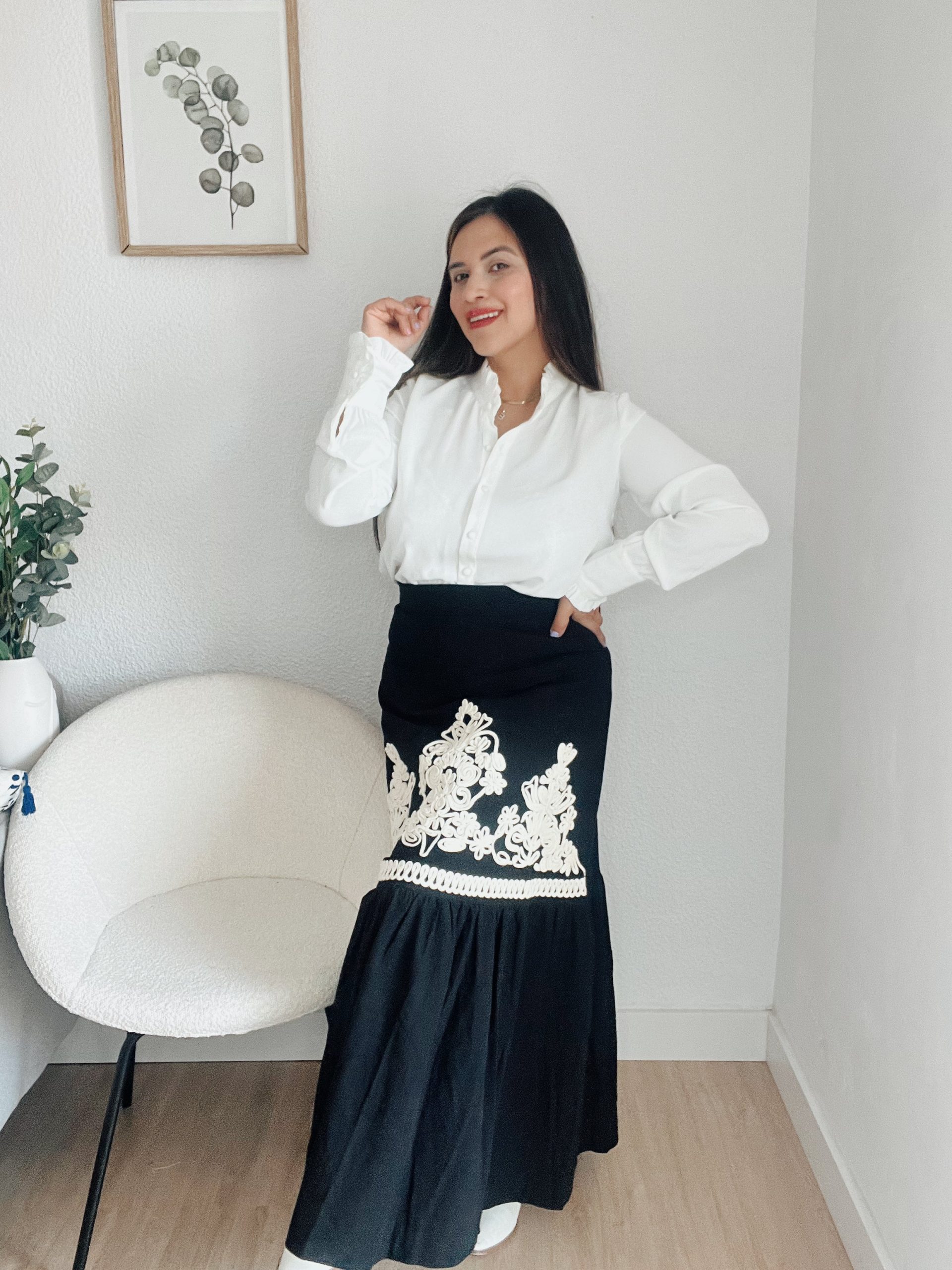 Blusa Blanca con Botones Frontales y Manga Larga