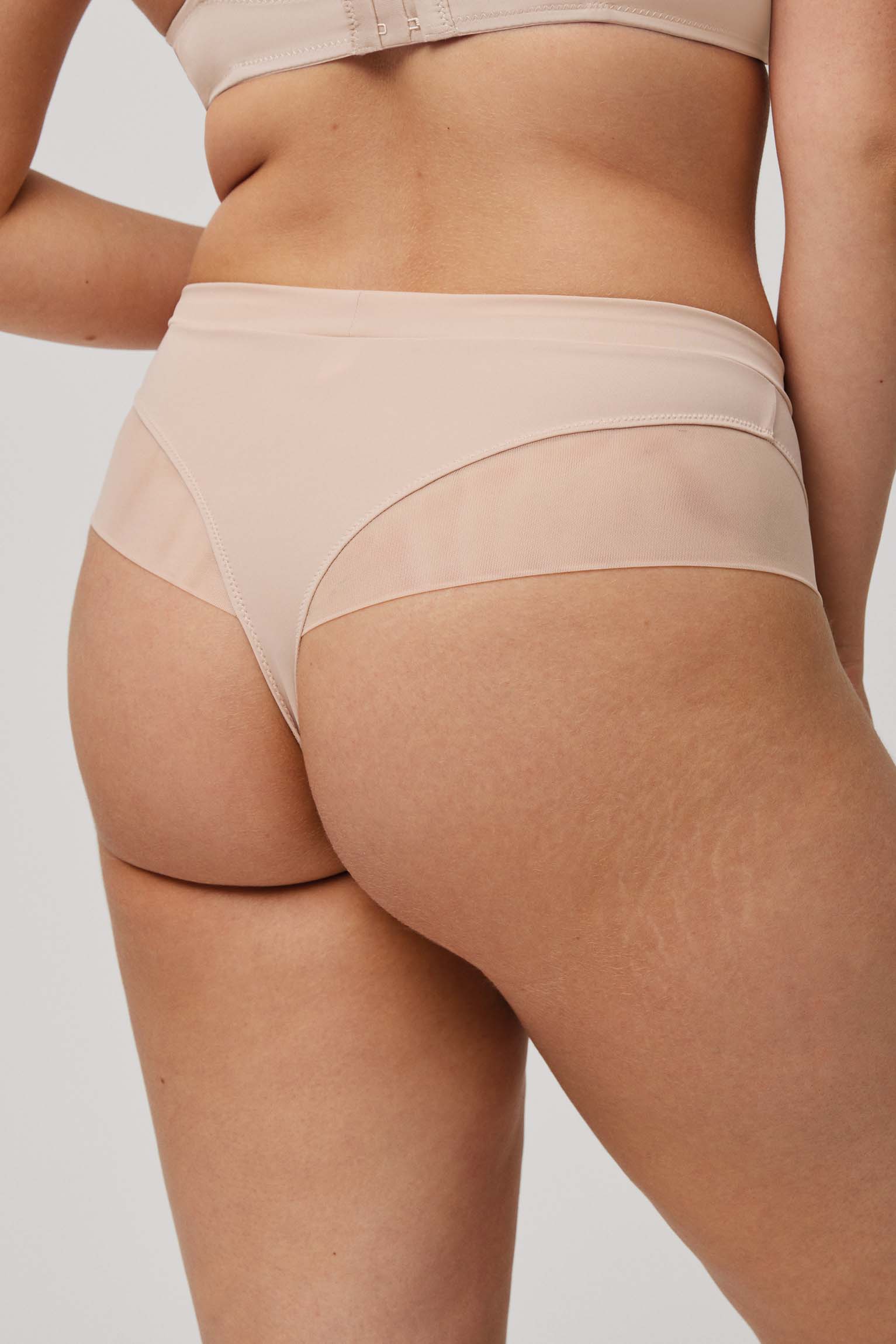 Tanga talle alto microfibra nude