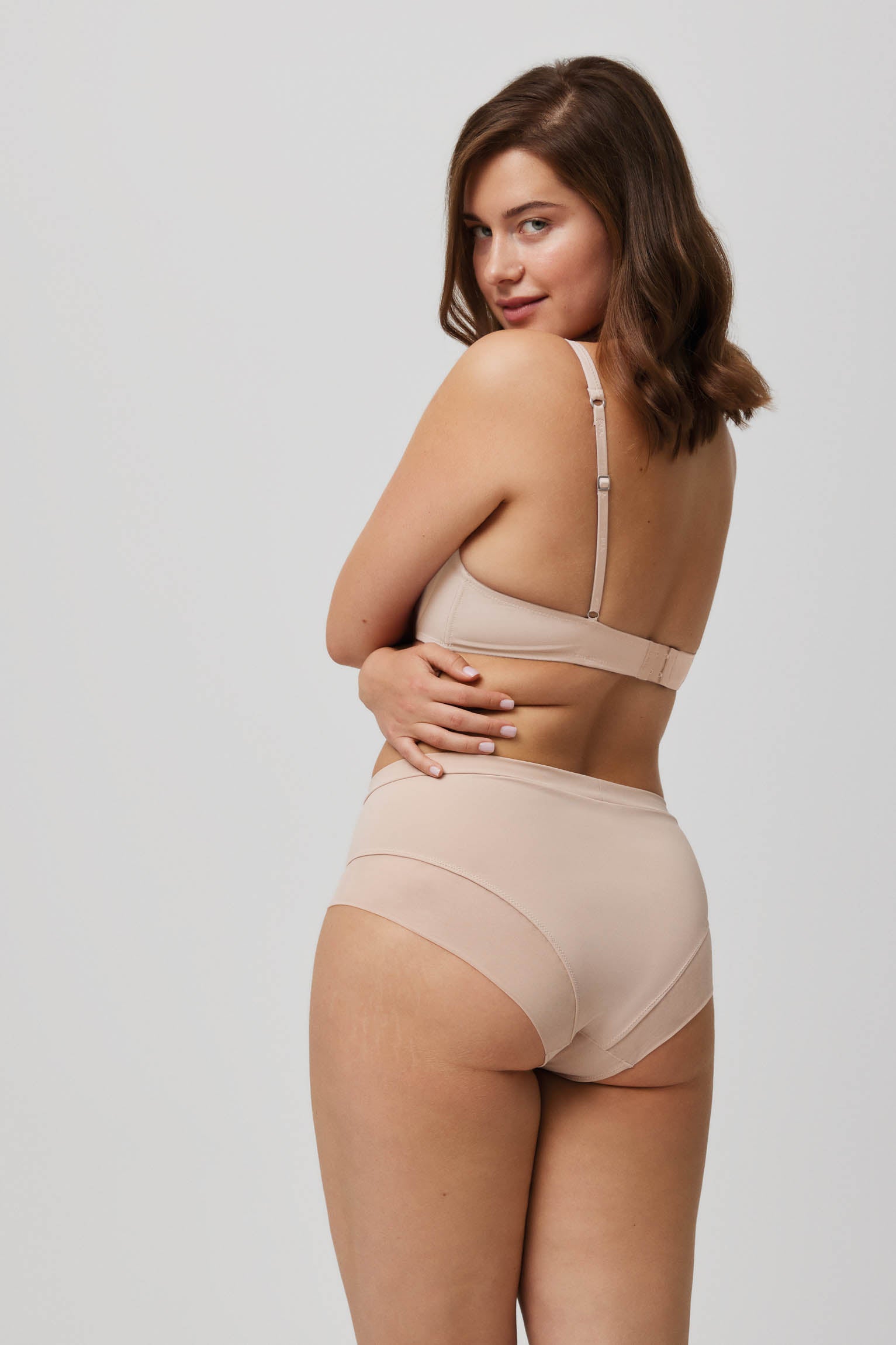 Braga alta con tul nude