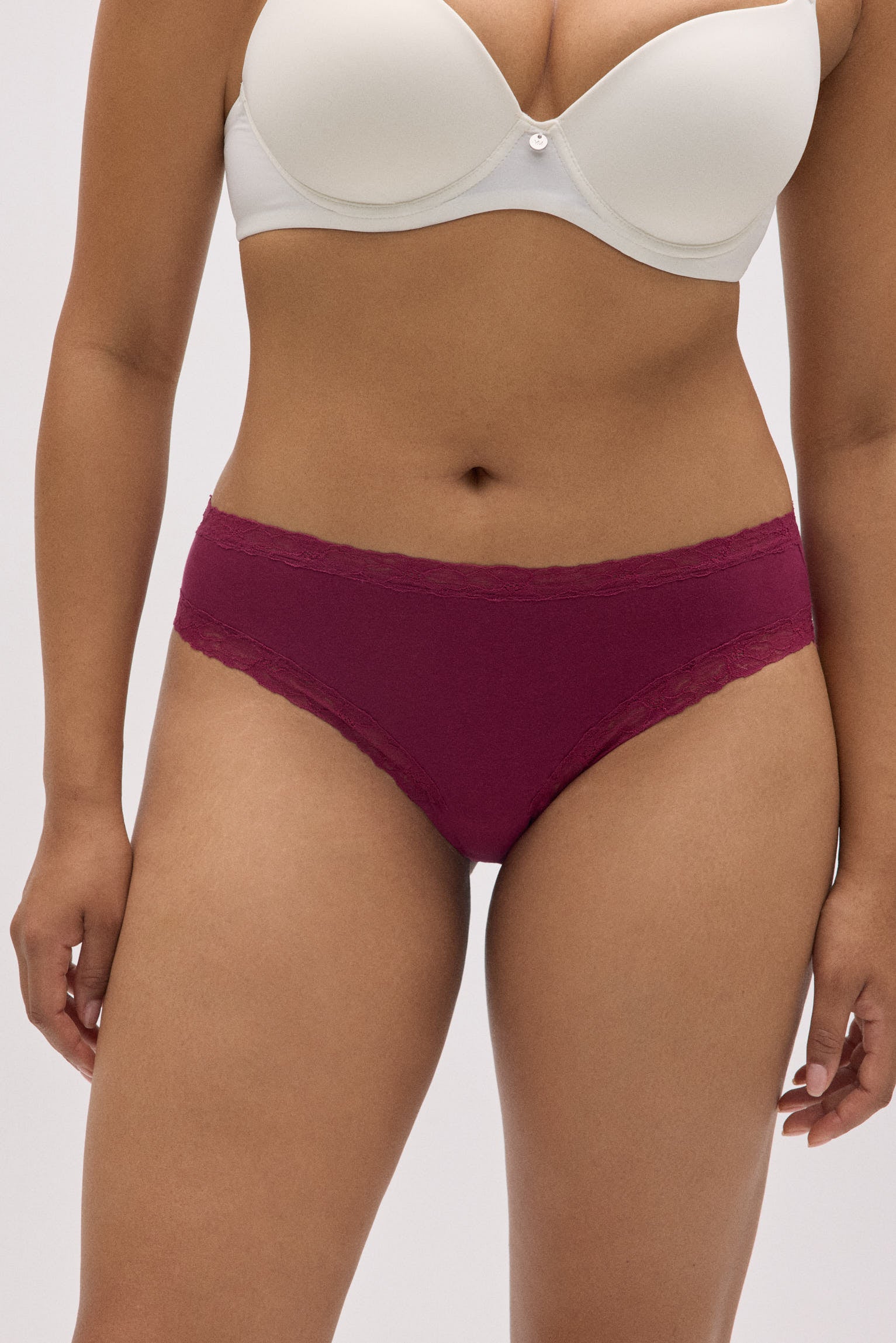 Braga midi detalles encaje granate