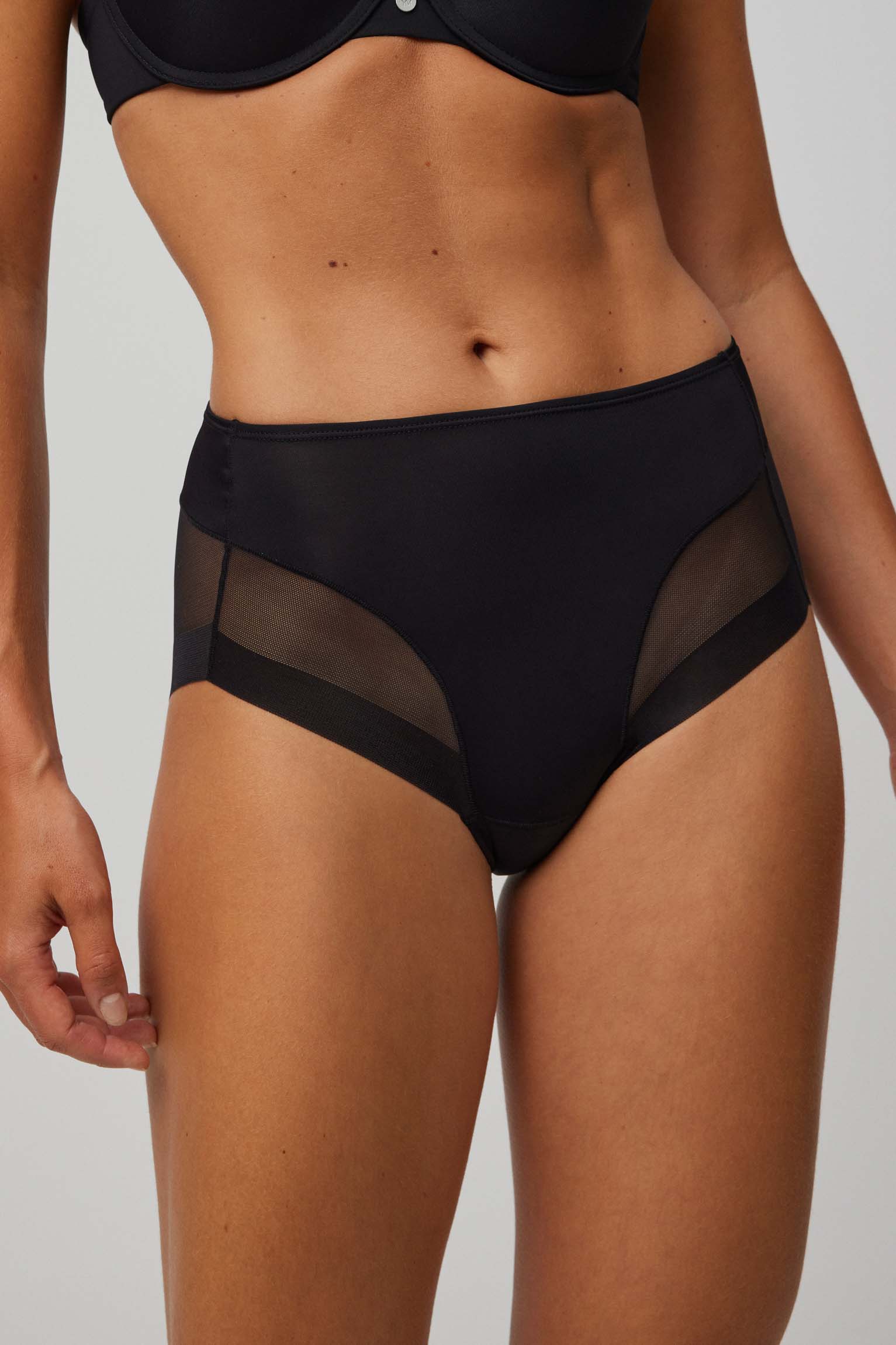 Braga alta de tul negro