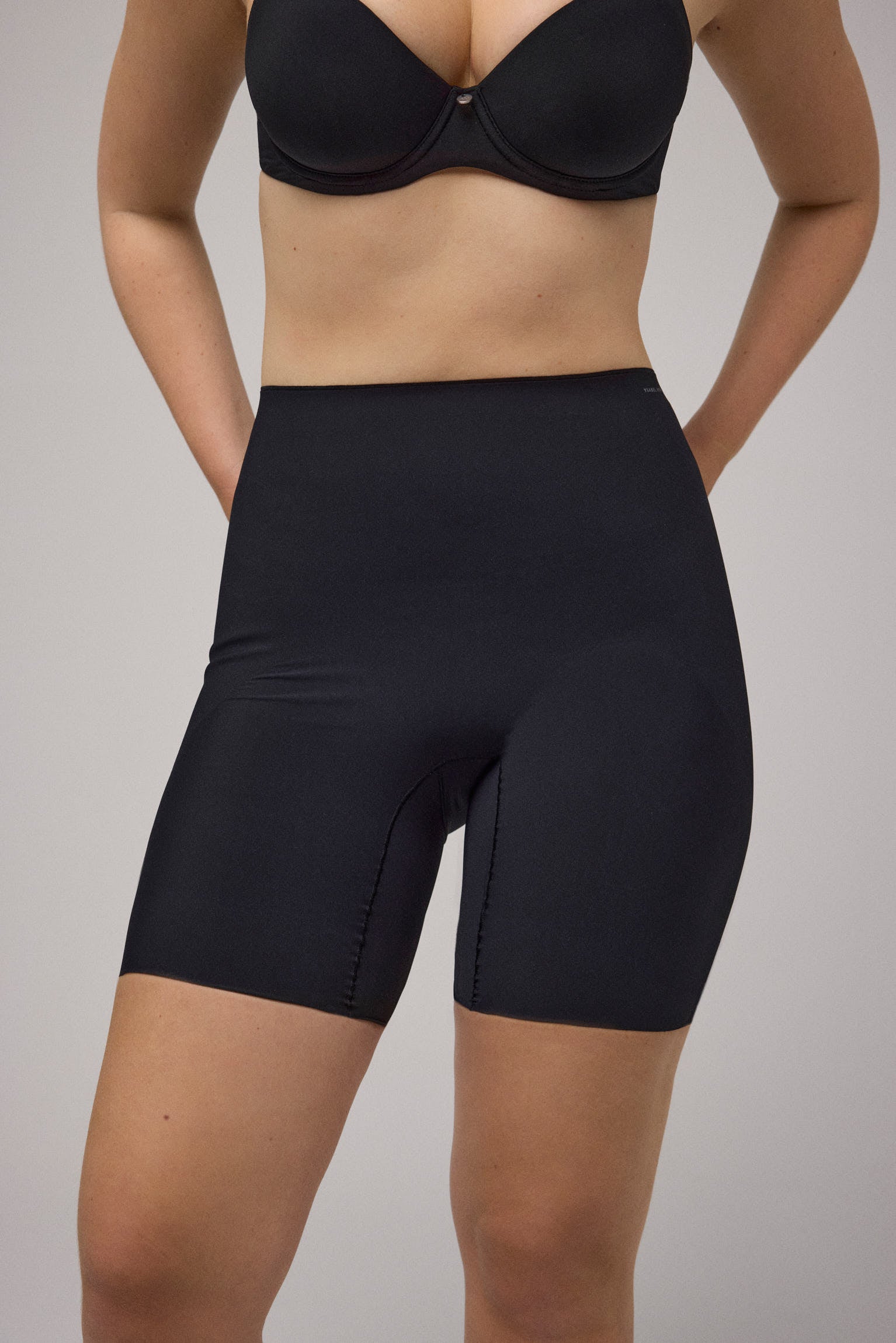 Faja reductora corte láser compresión alta negra