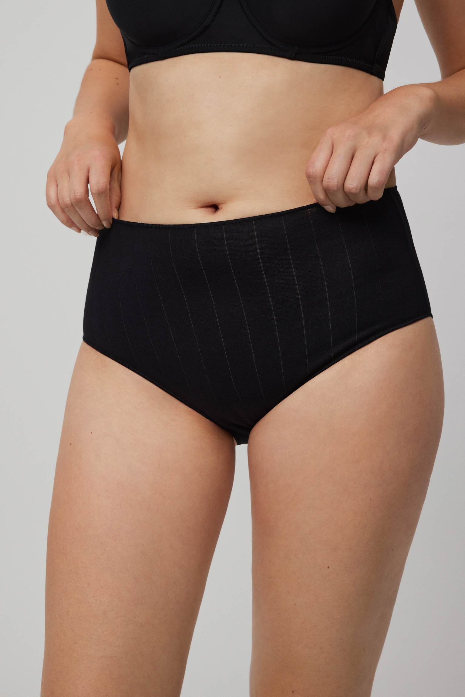 Braga alta canalé negro