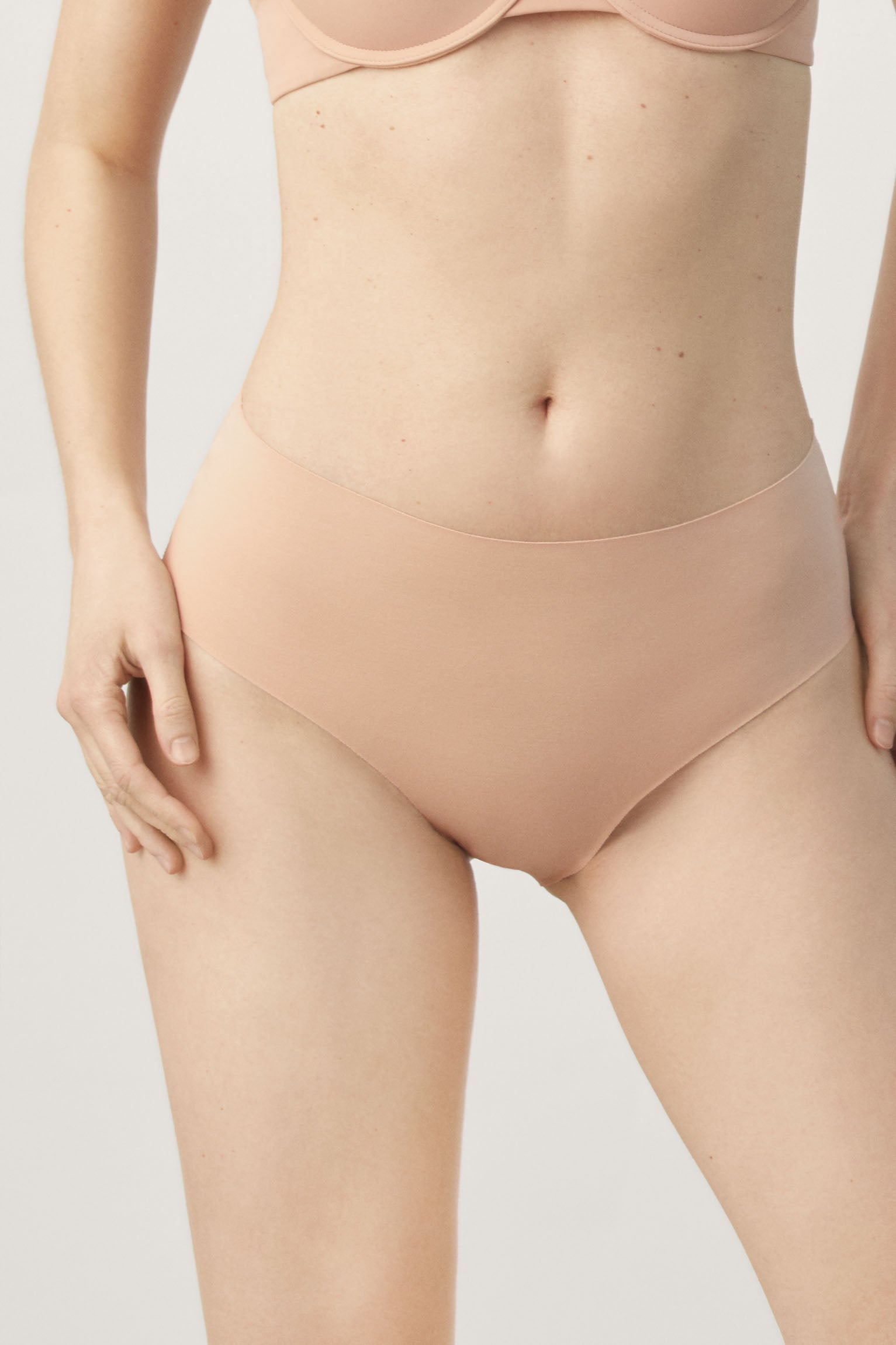 Braga alta láser nude