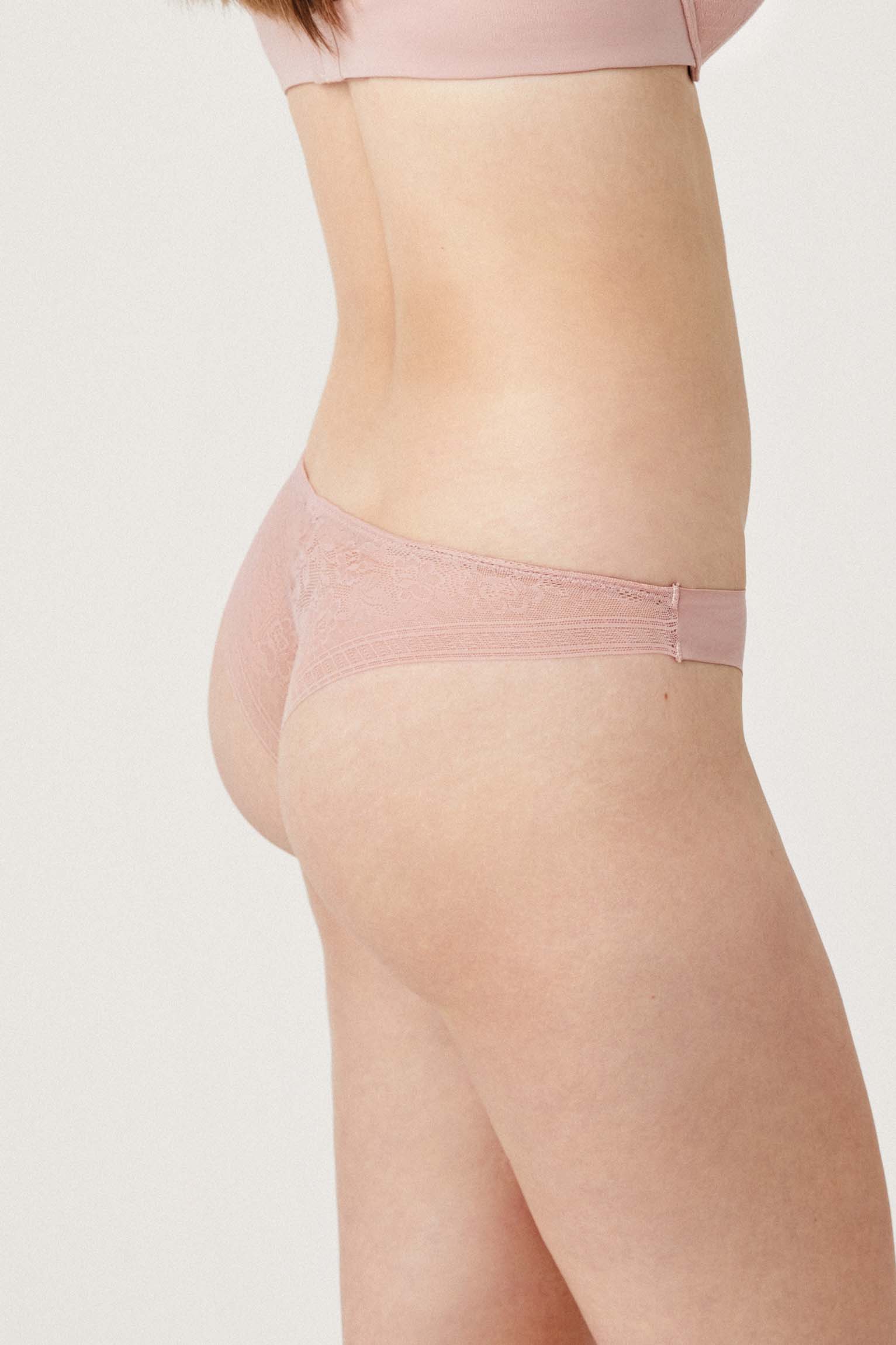 Braga brasileña invisible con encaje rosa