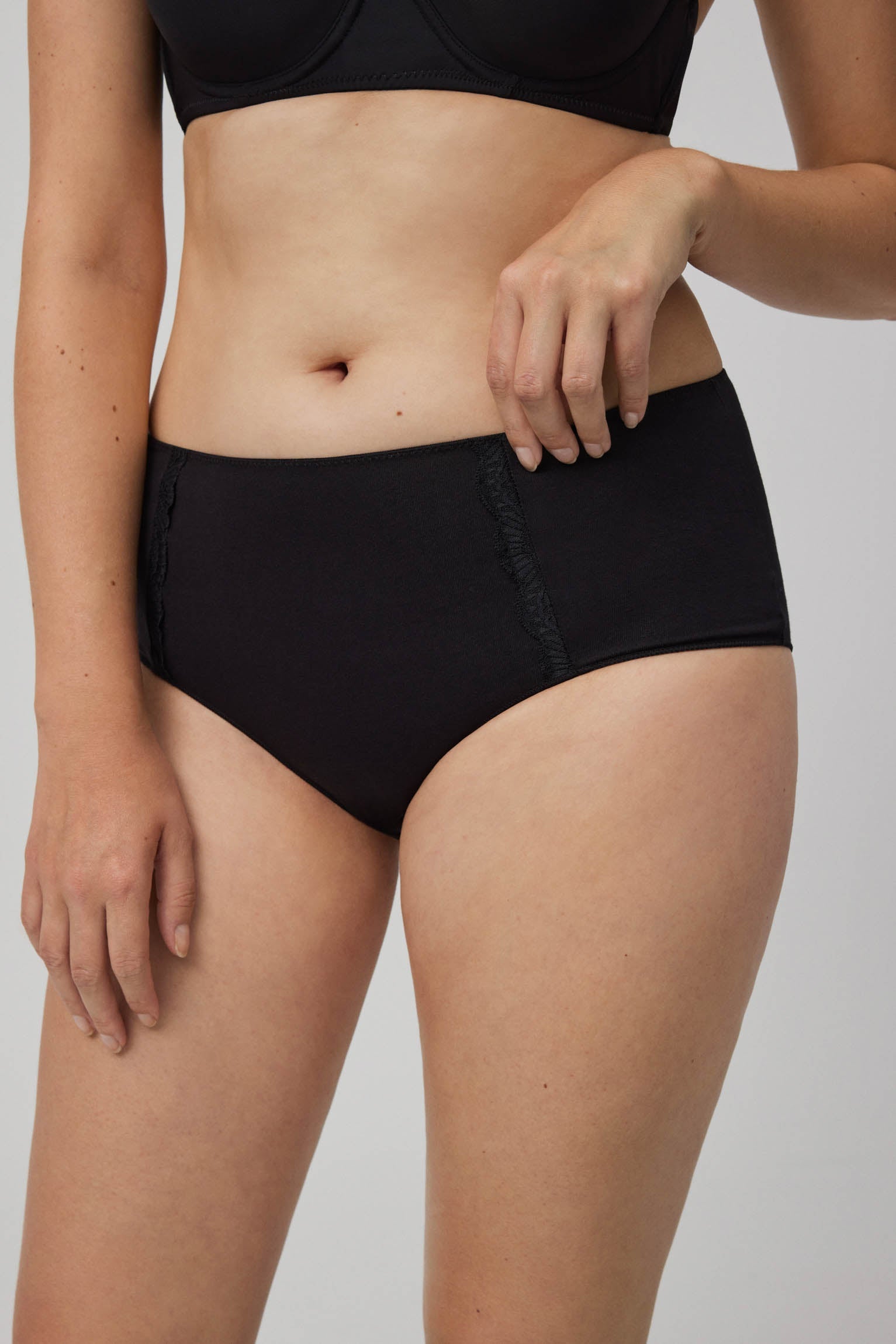 Braga alta lencera negro