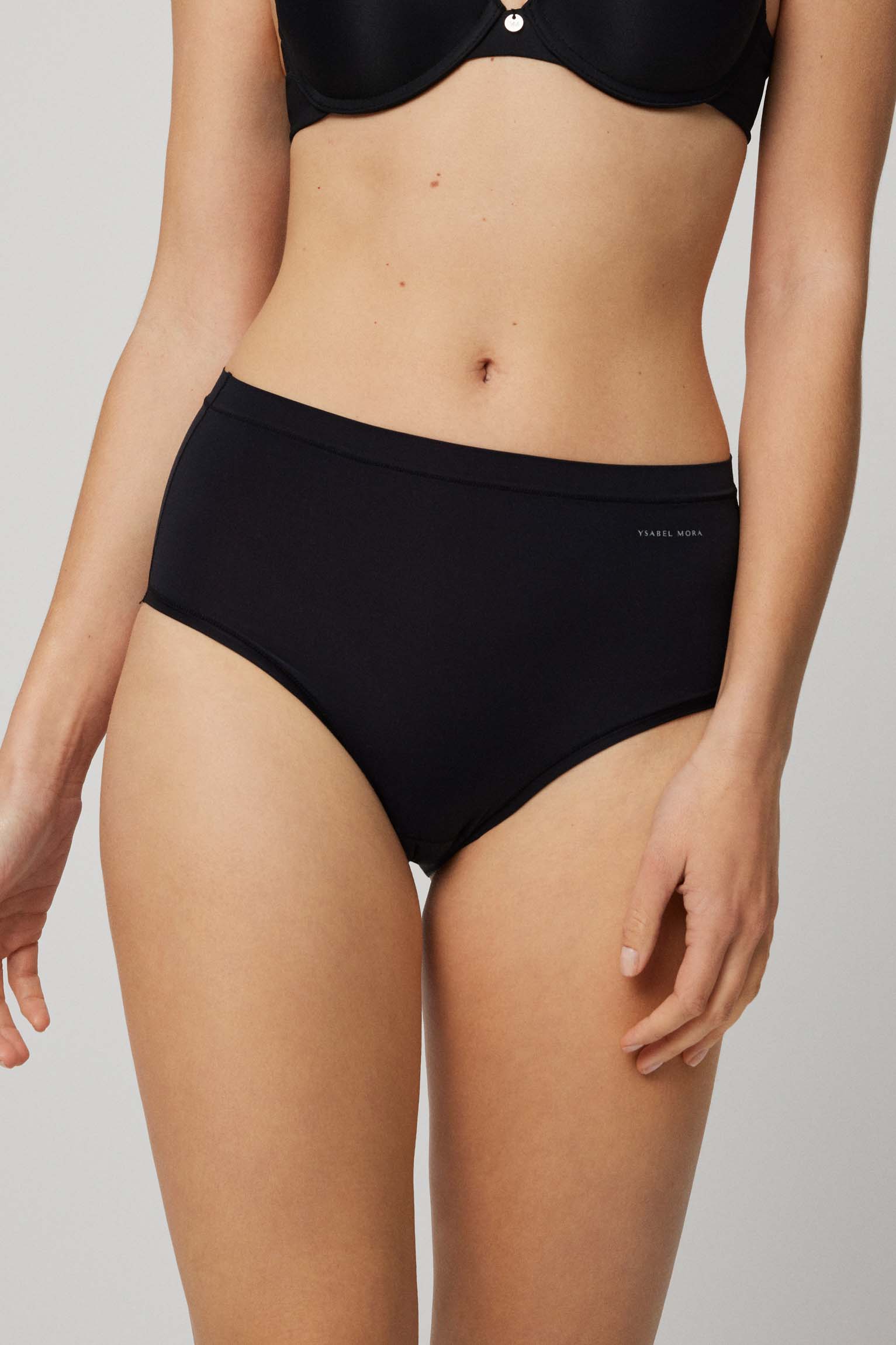 Braga alta adapt con acabados invisibles negro