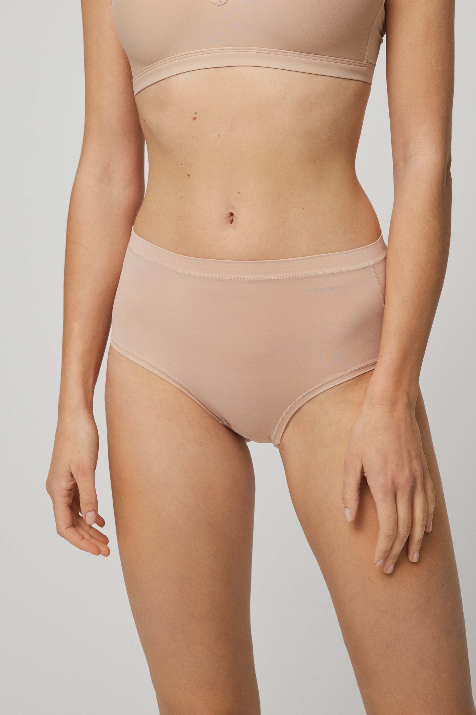 Braga alta adapt con acabados invisibles nude