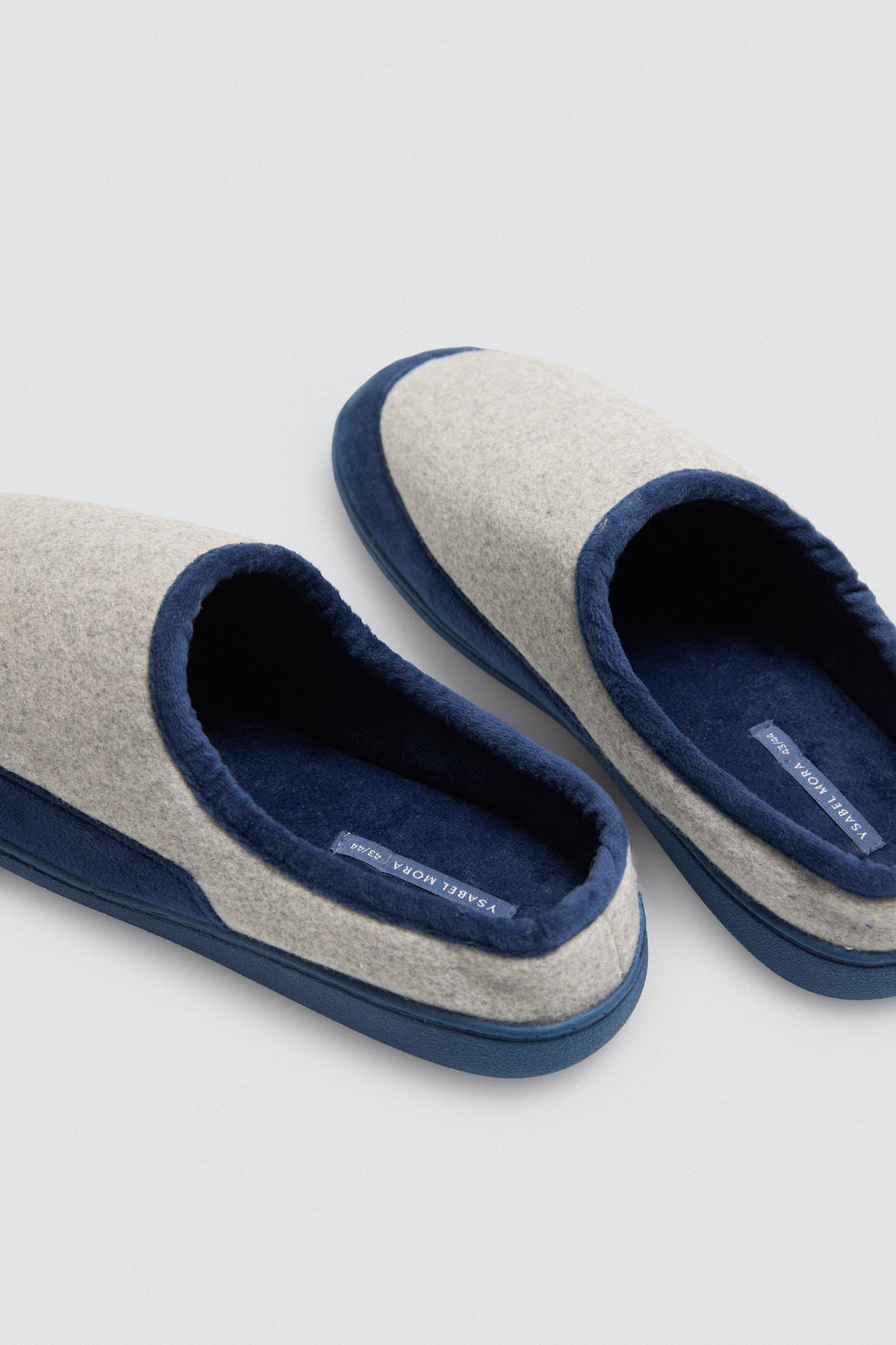 Zapatilla de casa tejido tipo fieltro