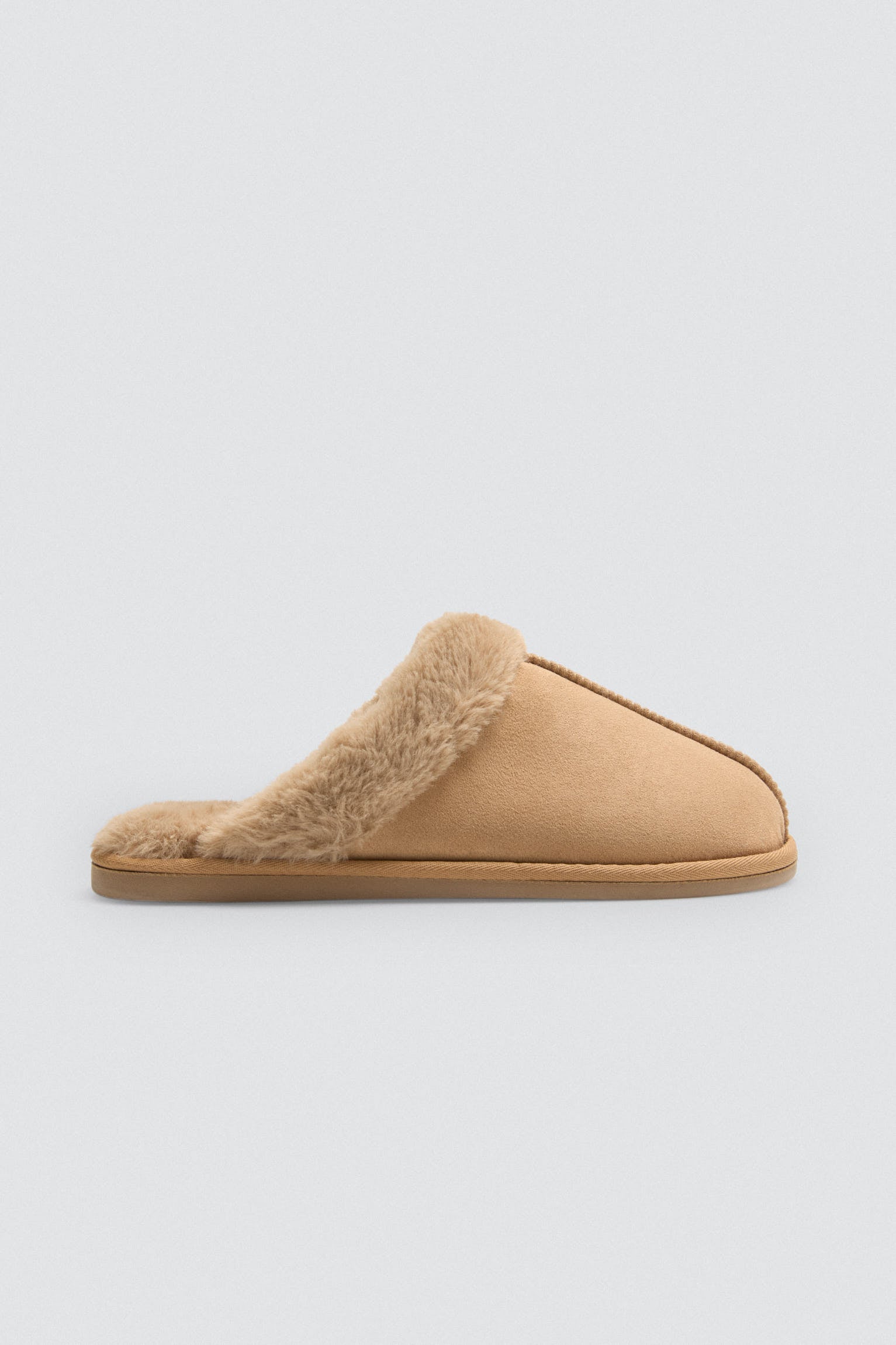 Zapatillas básicas con pelo marrón