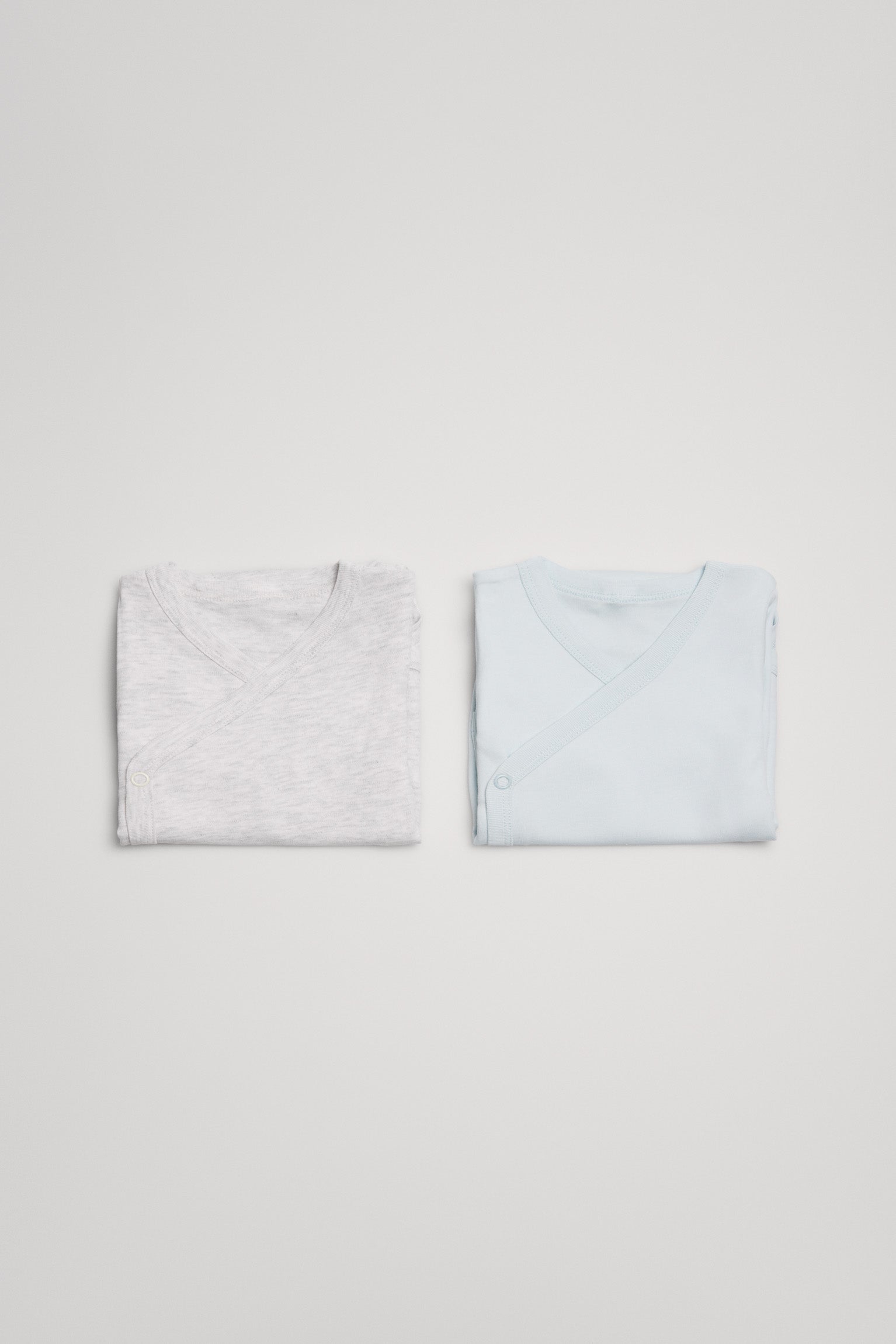 Pack 2 bodies bebé básicos manga larga azul y gris