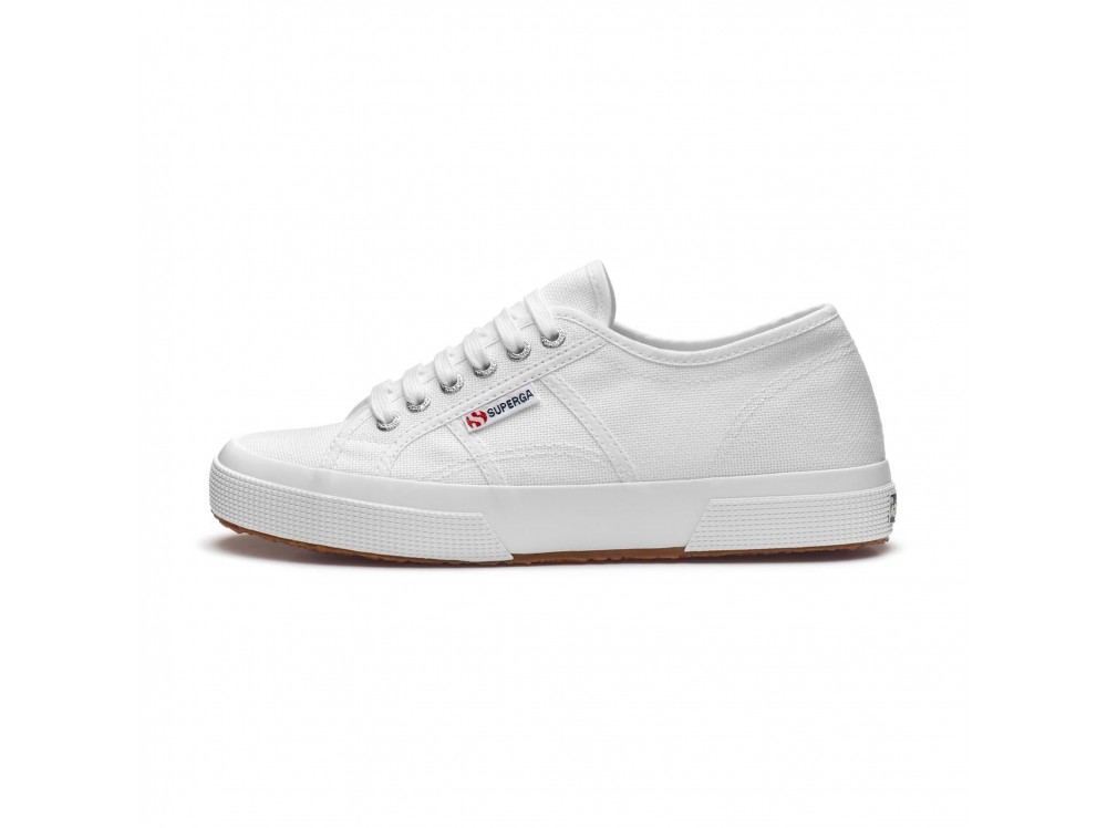 Lona blanca con cuña interior 2750NEWPLUS de Superga