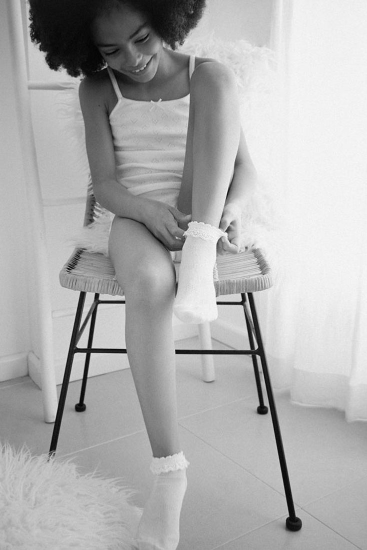 Calcetines infantiles de ceremonia con blonda blancos