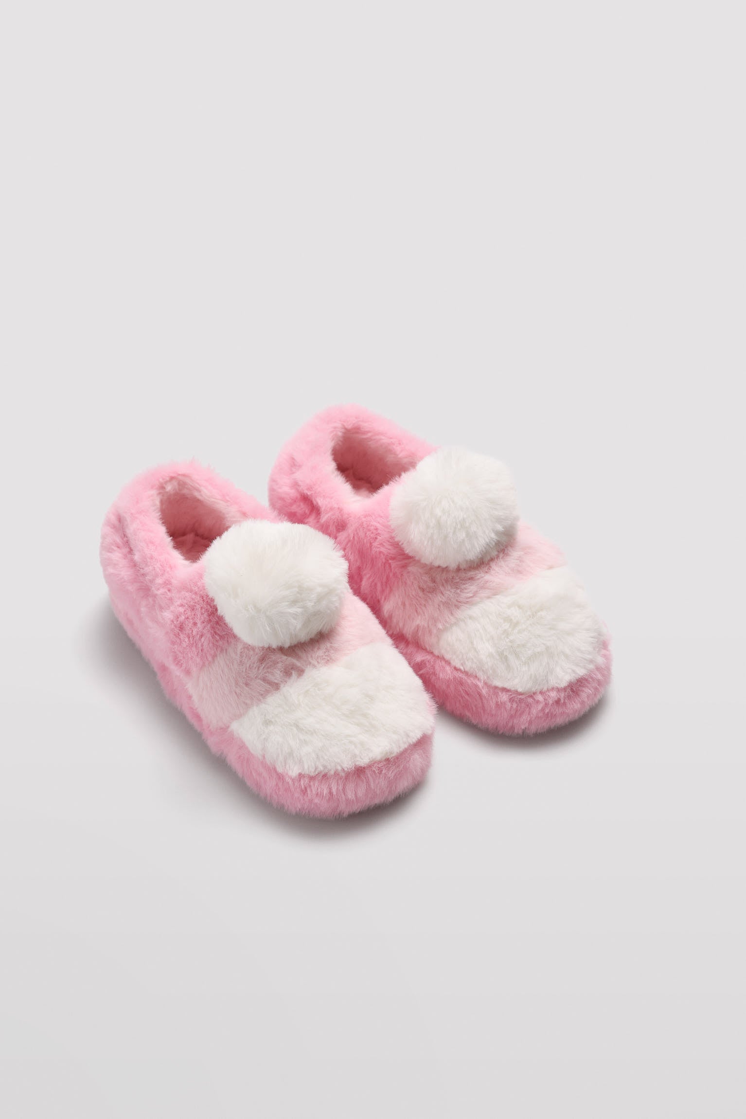 Zapatillas de casa detalle pompón rosa