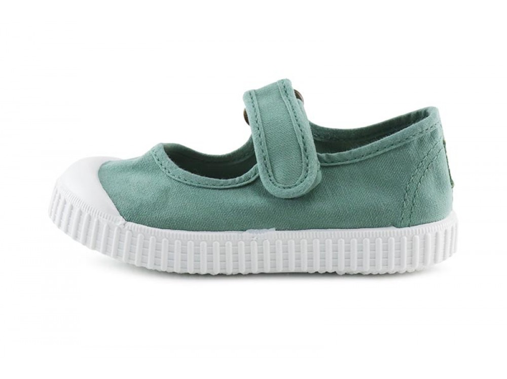 Mercedita de lona verde lavado con velcro y puntera Victoria