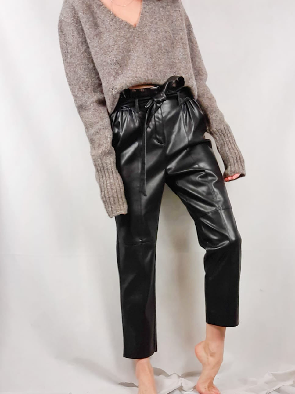 MANGO.Pantalones baggy polipiel T.xs