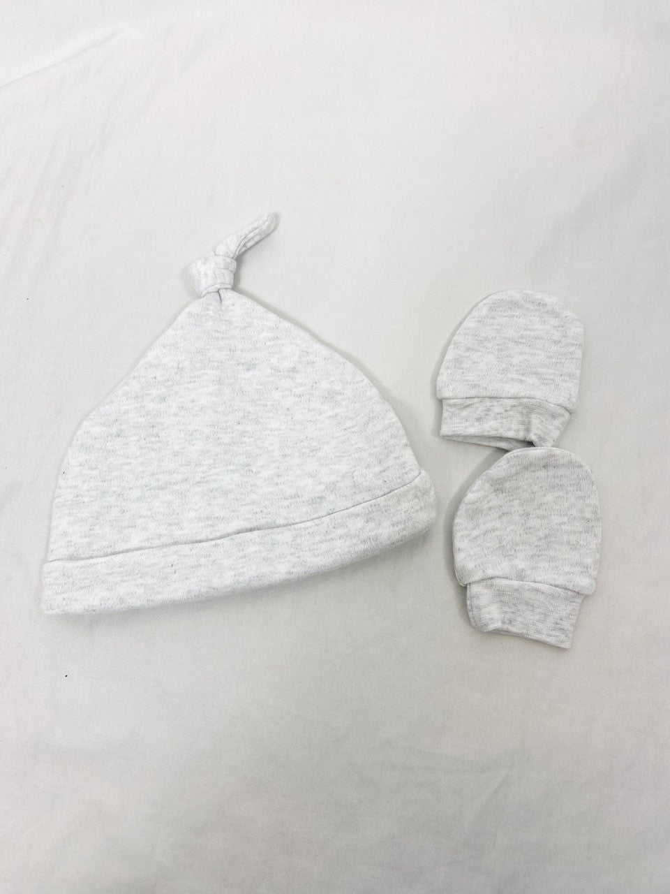 OTRAS. Conjunto gorro y manoplas grises T.0-3m