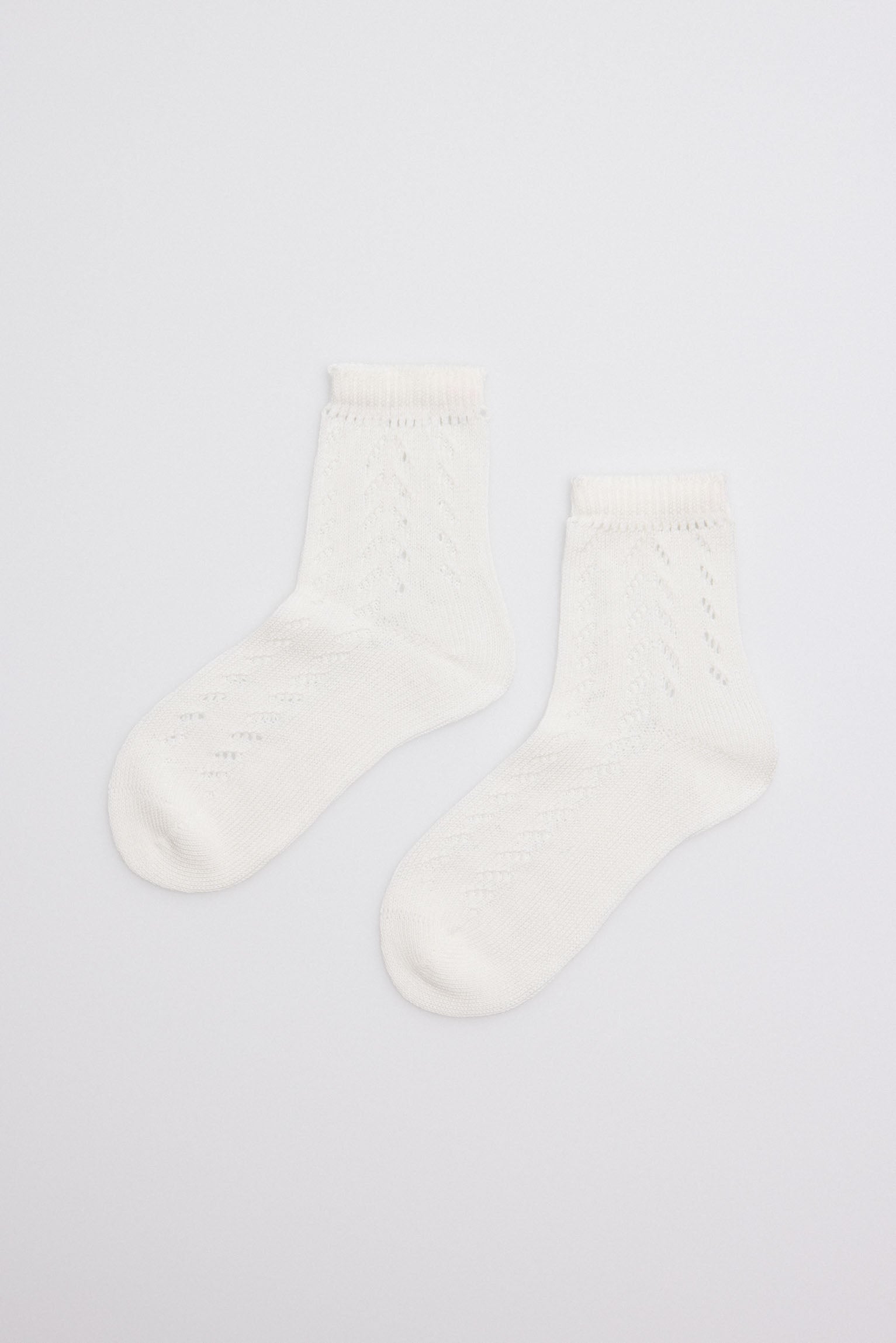 Calcetines calados infantil marfil