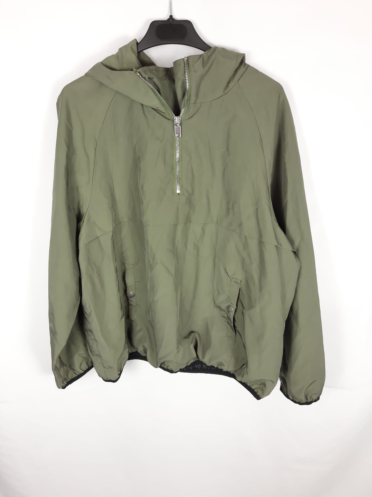 ZARA. abrigo verde estilo canguro impermeable T.l