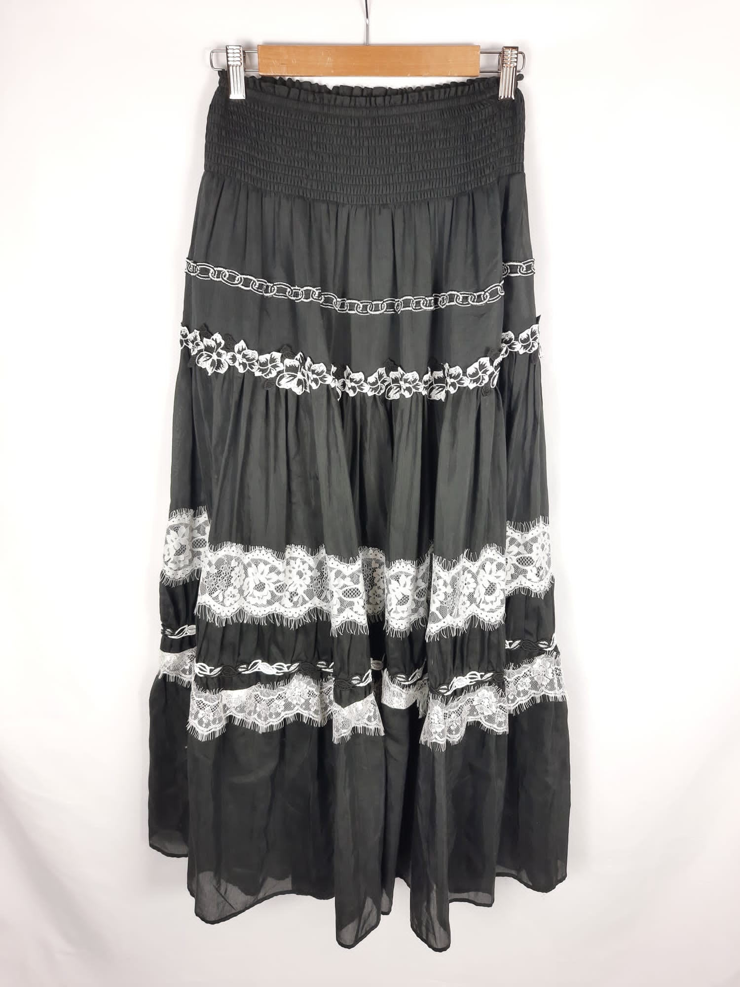 PINKO. Falda negra encaje blanco T.34