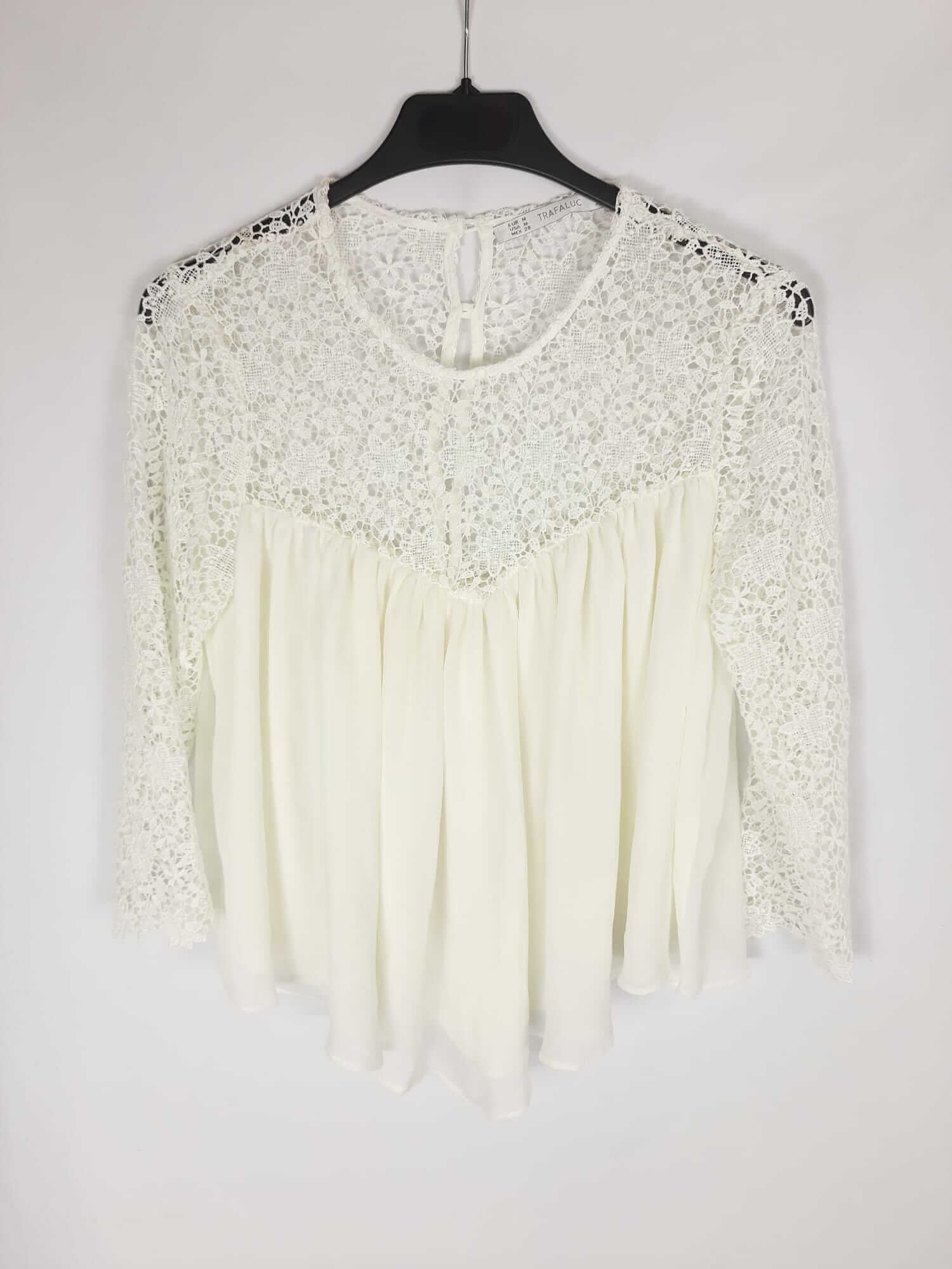 ZARA. Blusa blanca con parte superior de encaje T.m