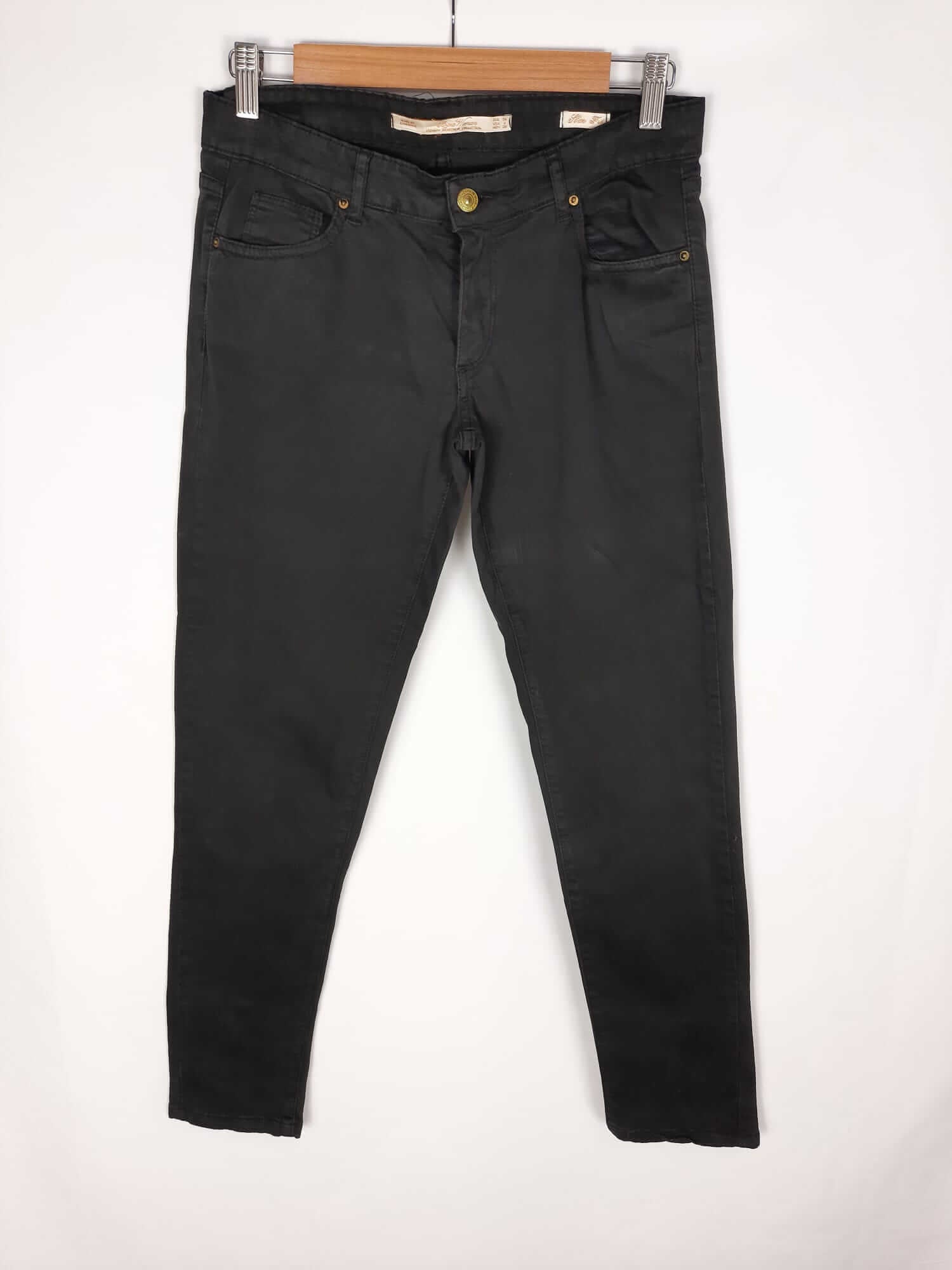 ZARA. Pantalon pitillo negro T.38