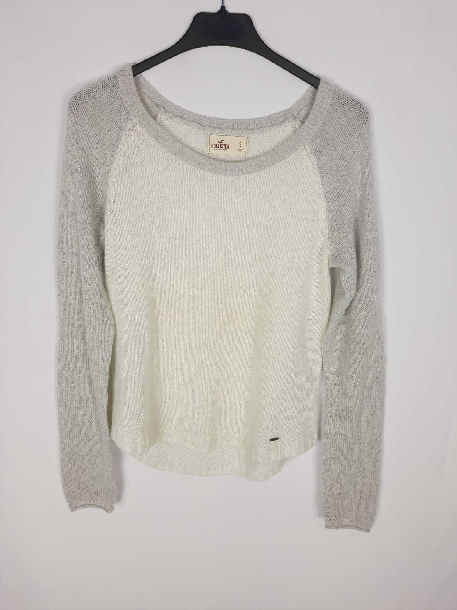 HOLLISTER. jersey blanco roto mangas grises T.s