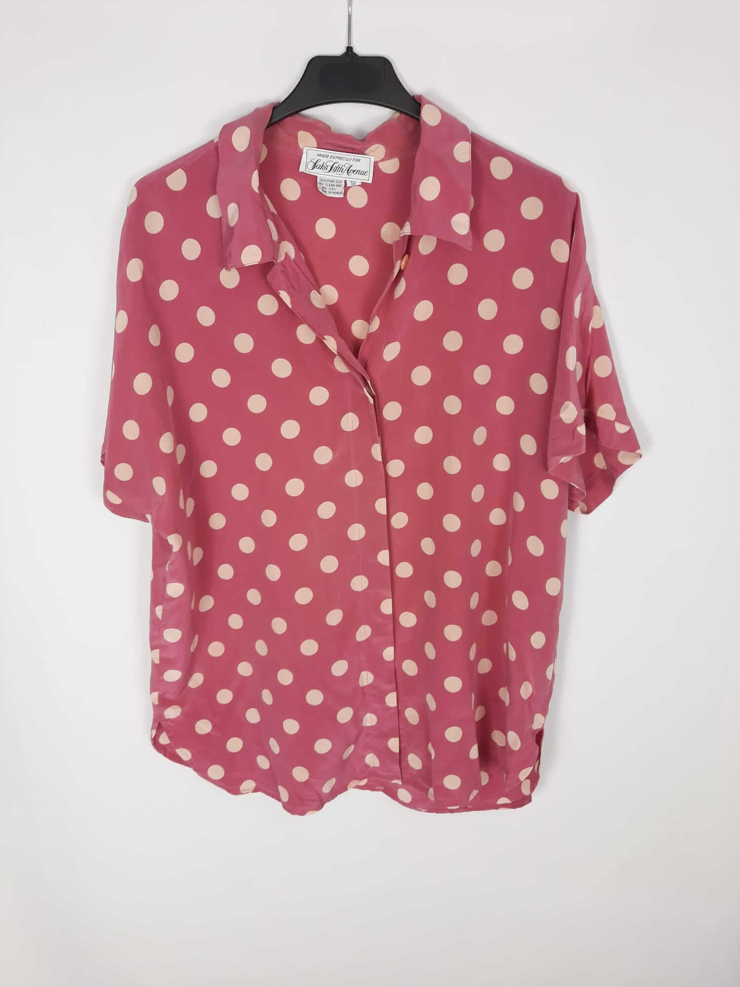 SAKS FIFTH AVENUE . Camisa rosa lunares T.s