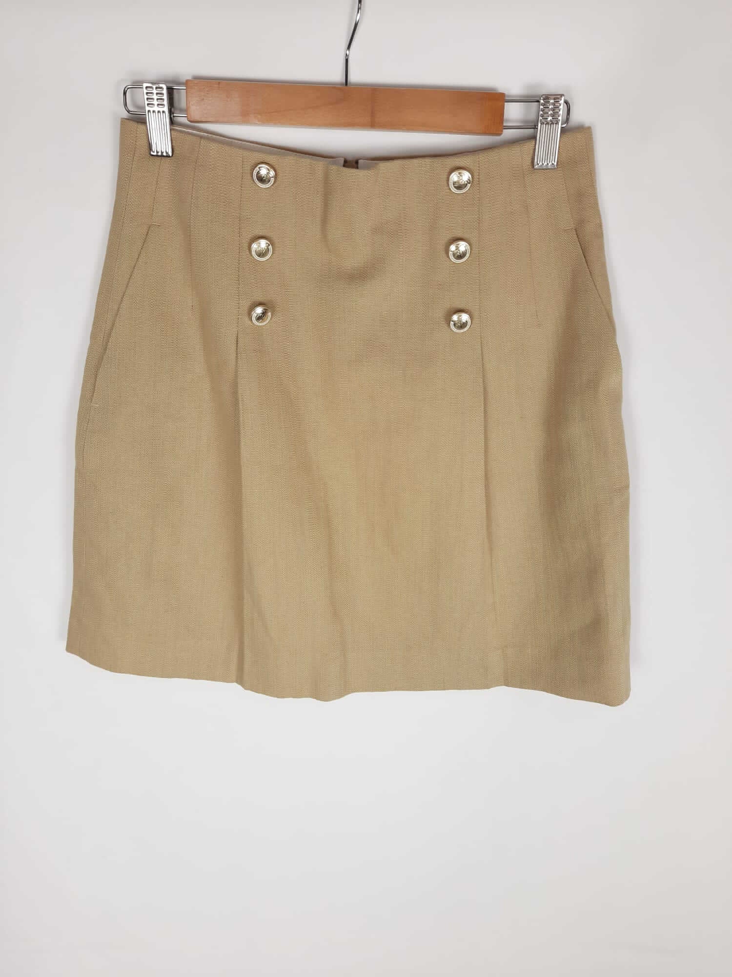 SANDRO. Falda corta beige botones dorados delanteros T.s