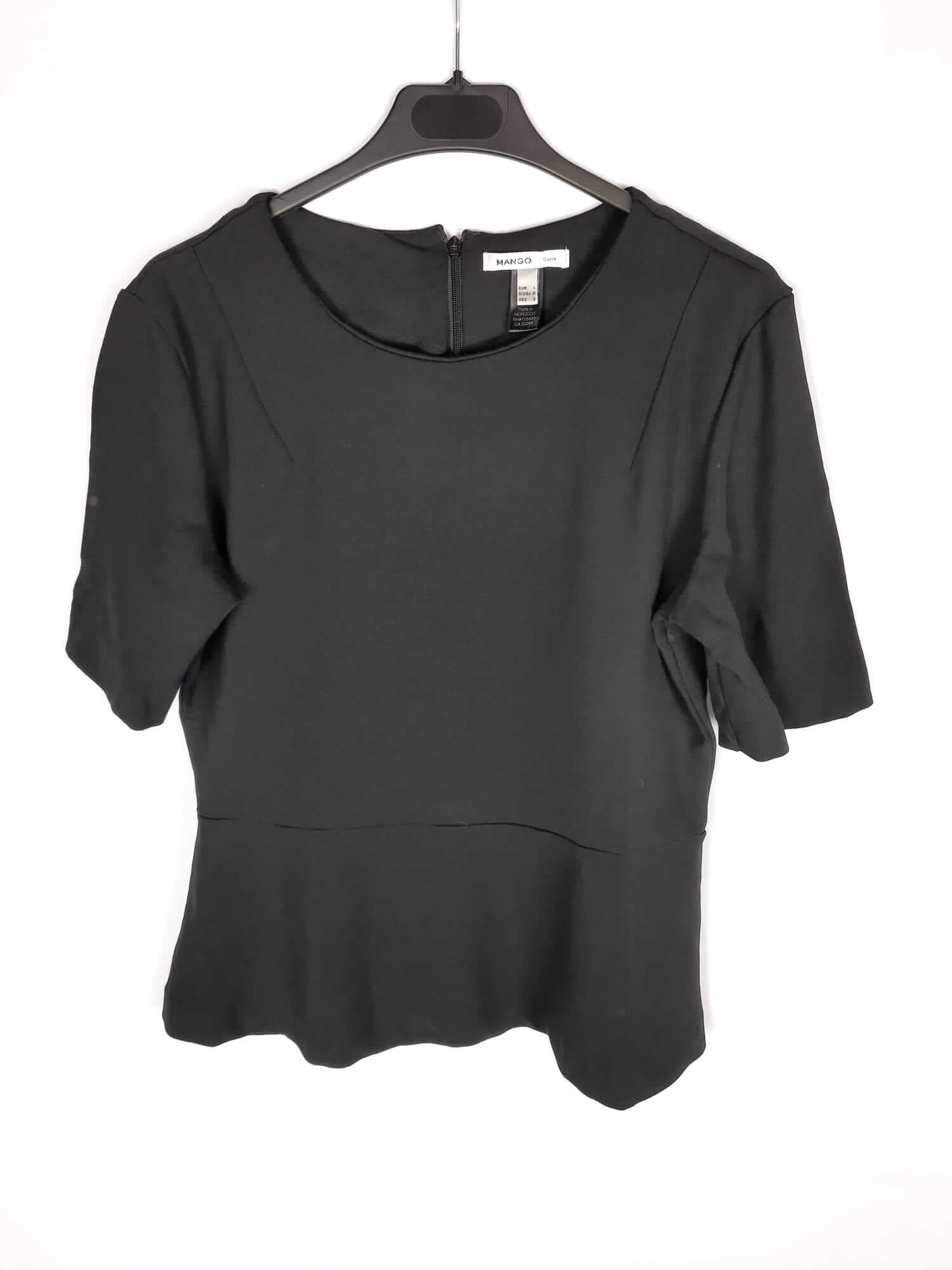 MANGO.Top negro costuras volante T.L