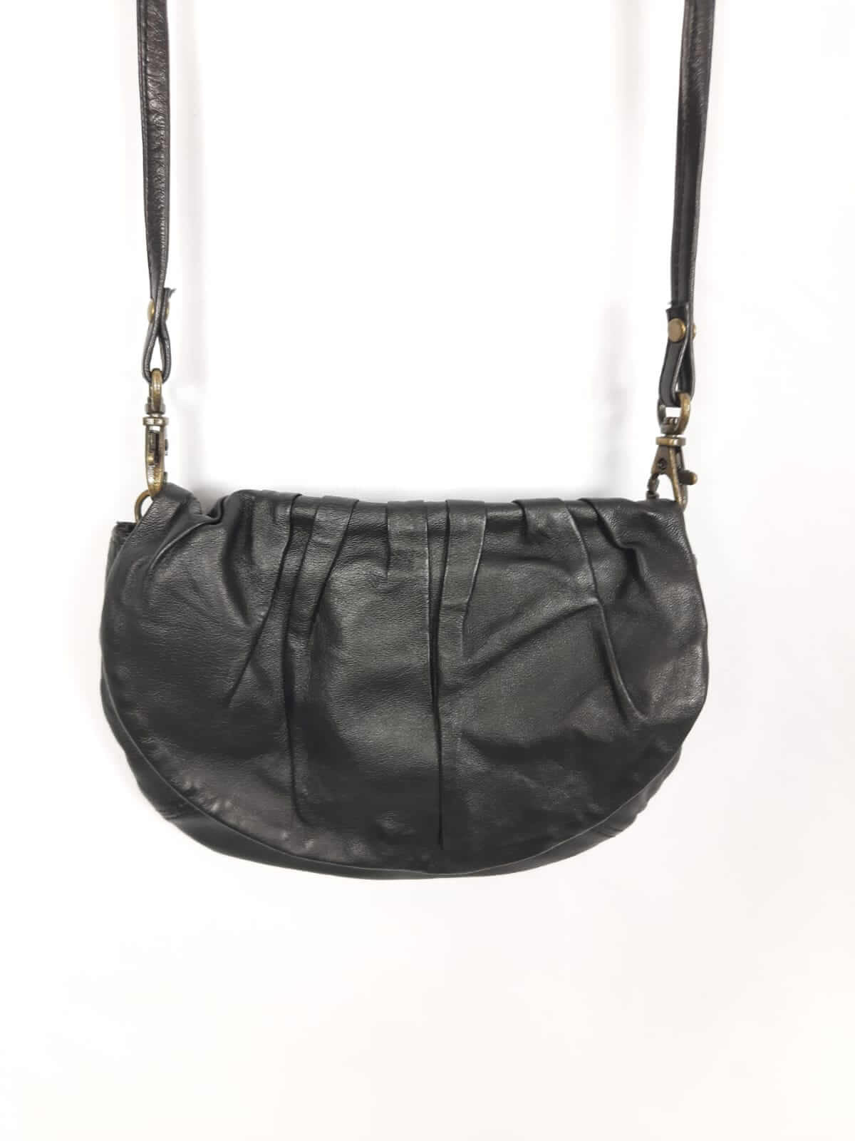 NAF NAF. Bolso negro de piel