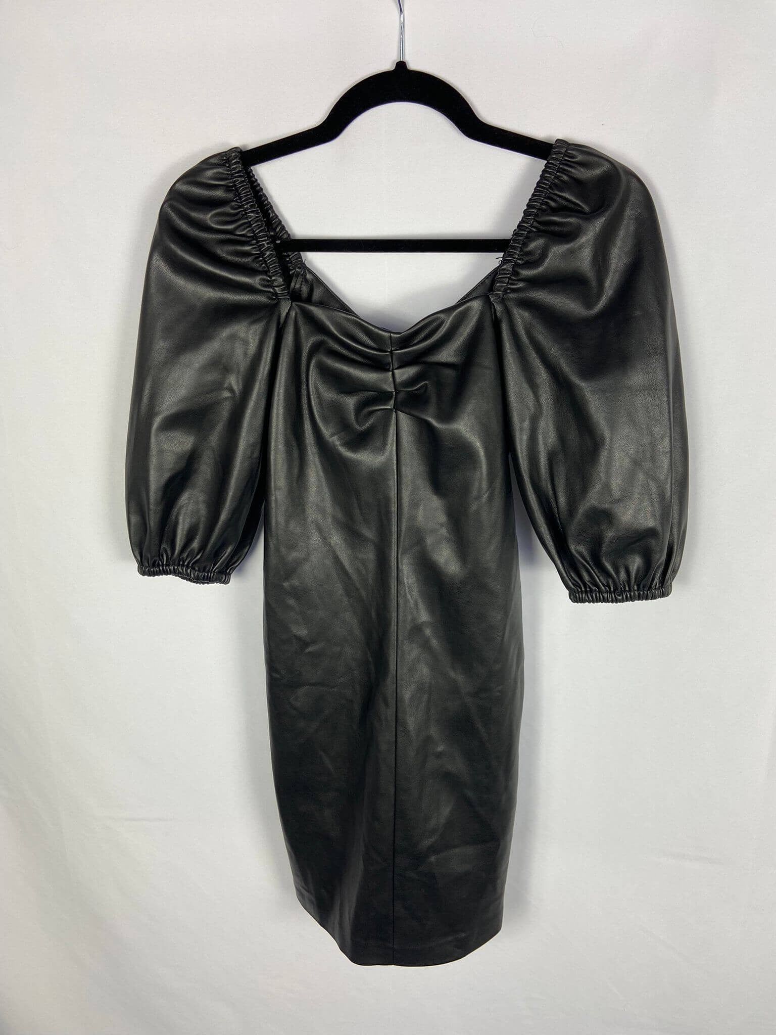 MANGO.Vestido negro polipiel mangas abullonadas T.xs